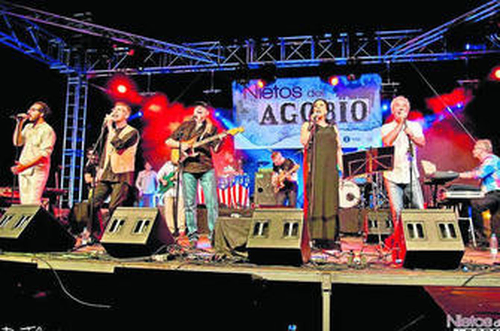 Una de las actuaciones en el festival Nietos del Agobio.