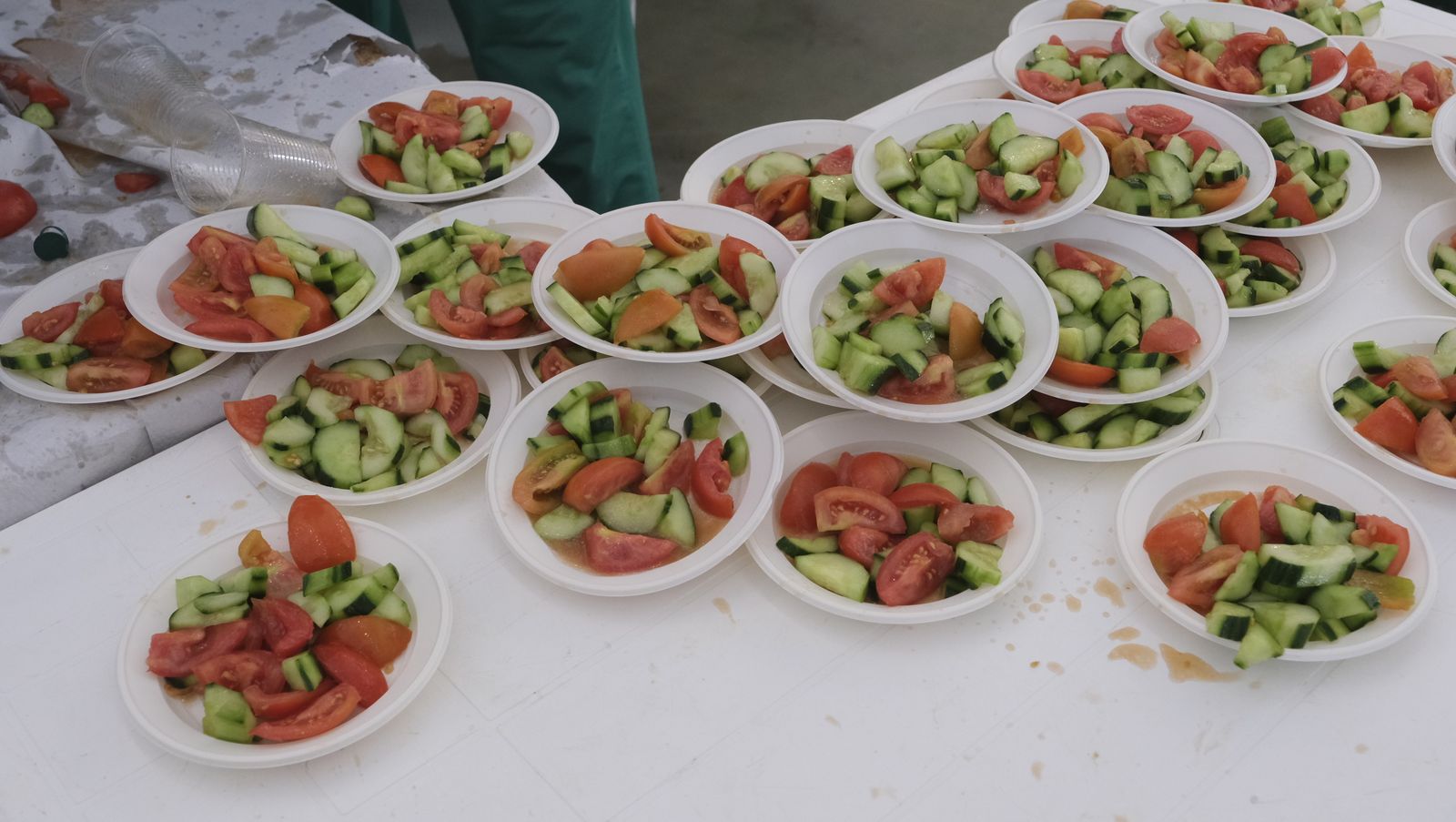 Imágenes de la degustación de huevos fritos con chorizo, en las Fiestas de Santa María del Águila