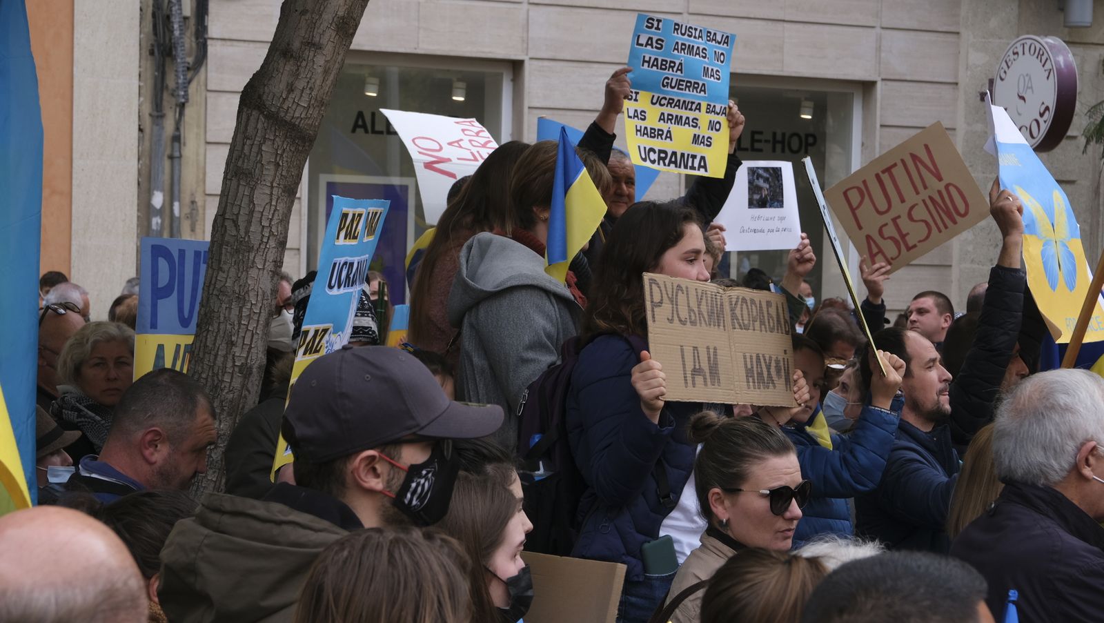 Fotogalería de las protestas contra la invasión rusa en Ucrania. Almería.