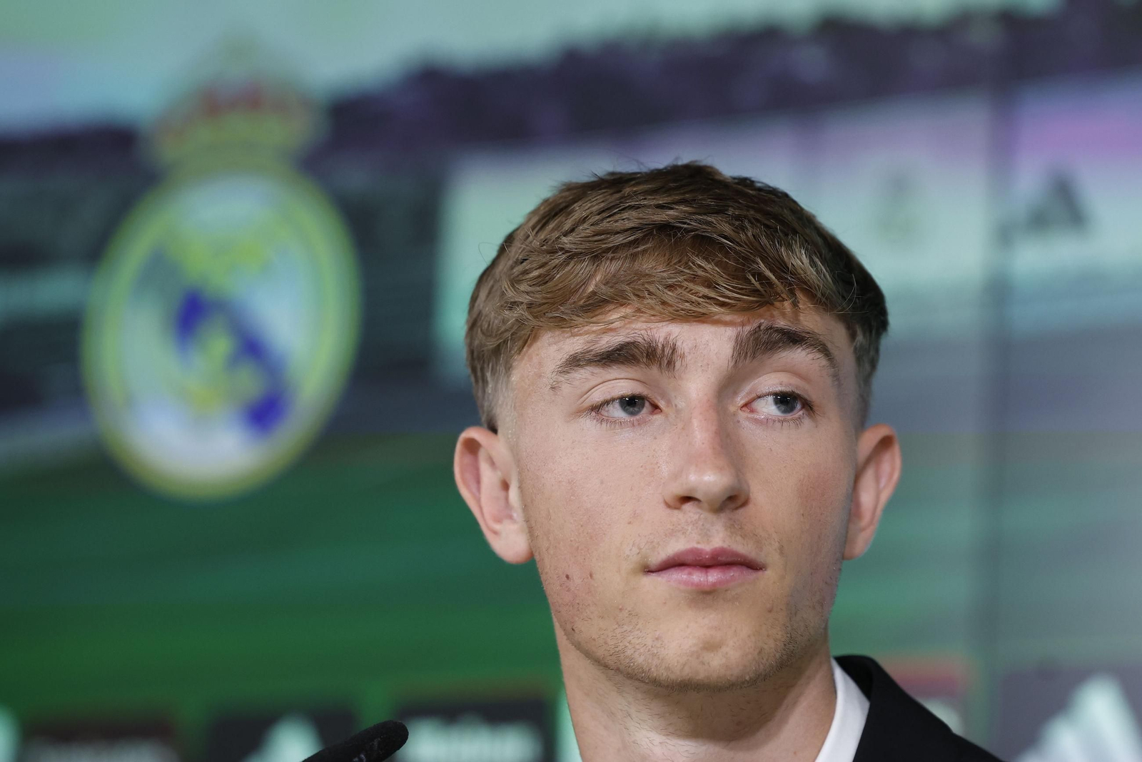 Las fotos del malagueño Dean Huijsen en su presentación con el Real Madrid