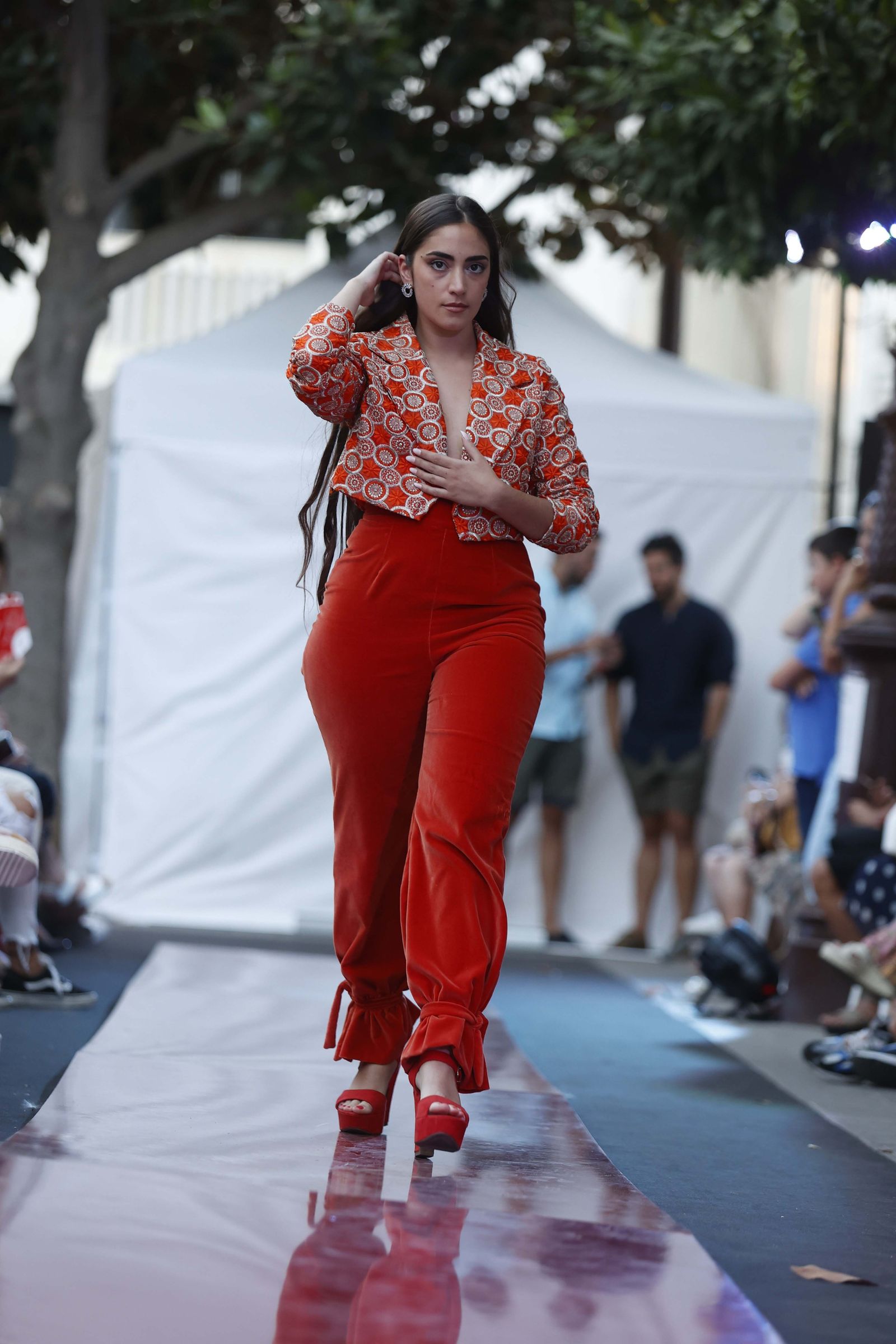 Las imágenes del Desfile de Jóvenes Diseñadores en la Plaza de la Magdalena