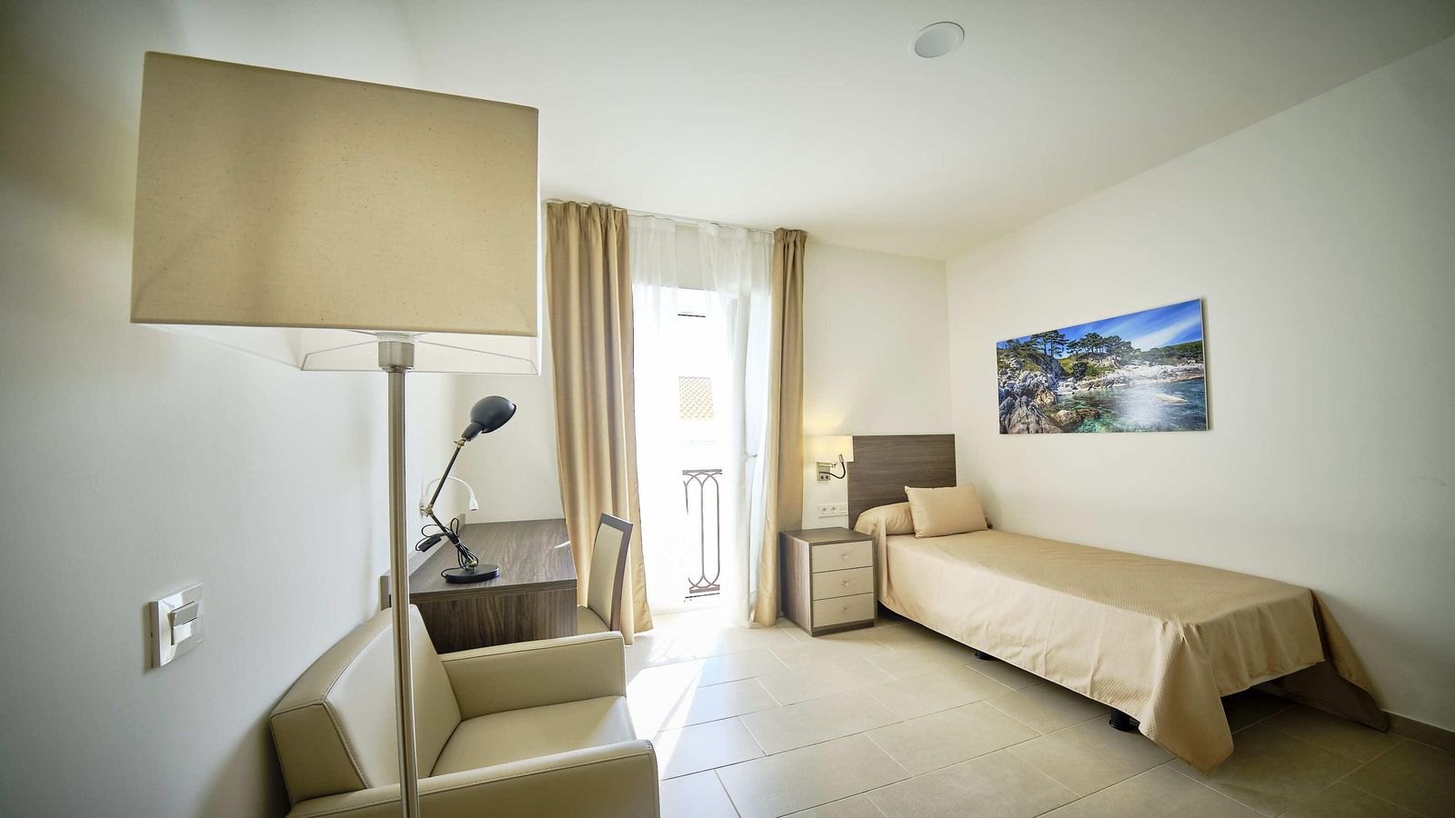 Una de las habitaciones individuales de las Viviendas de Operarios.