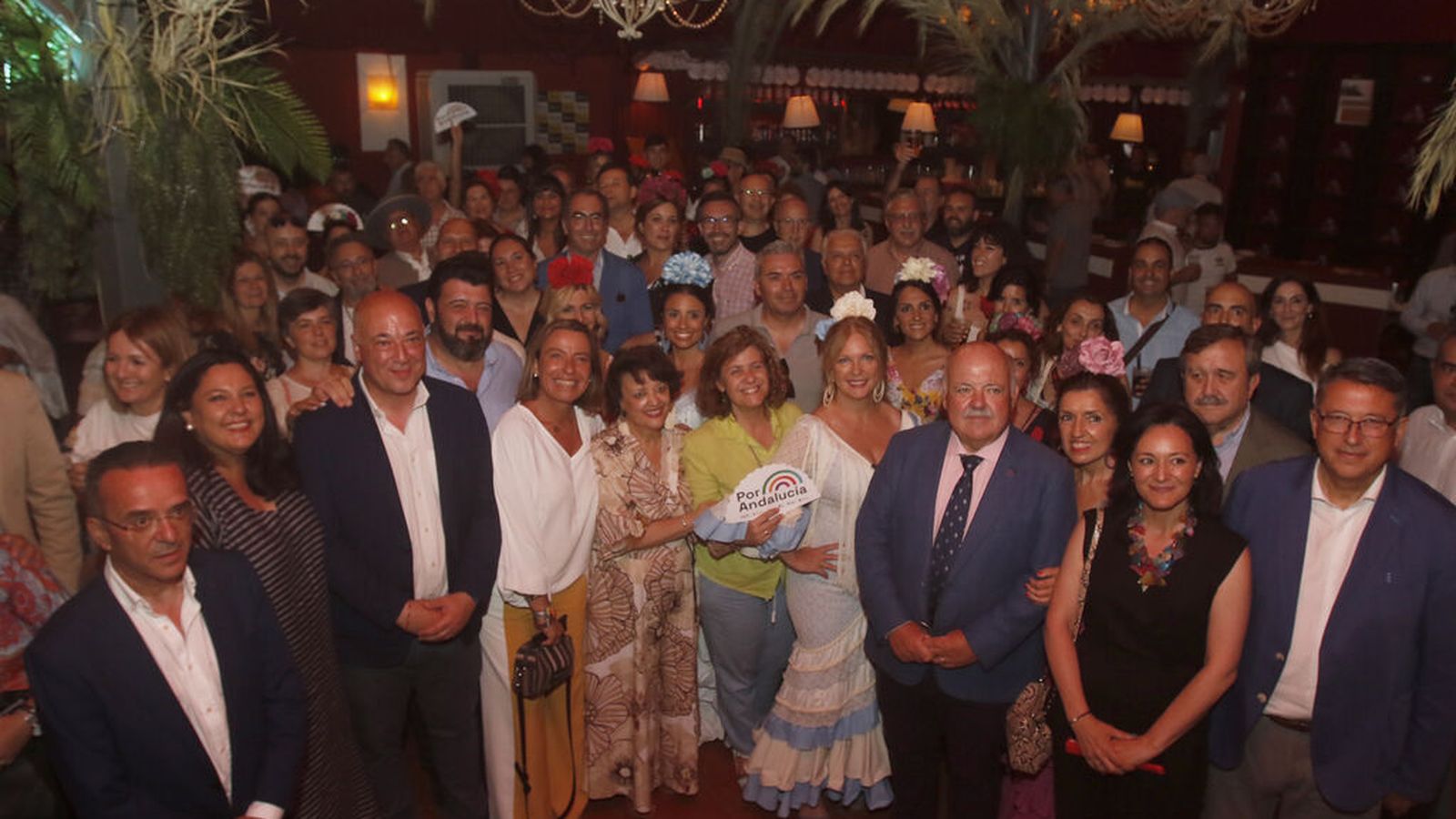 Recepción institucional en la caseta de La Prensa.