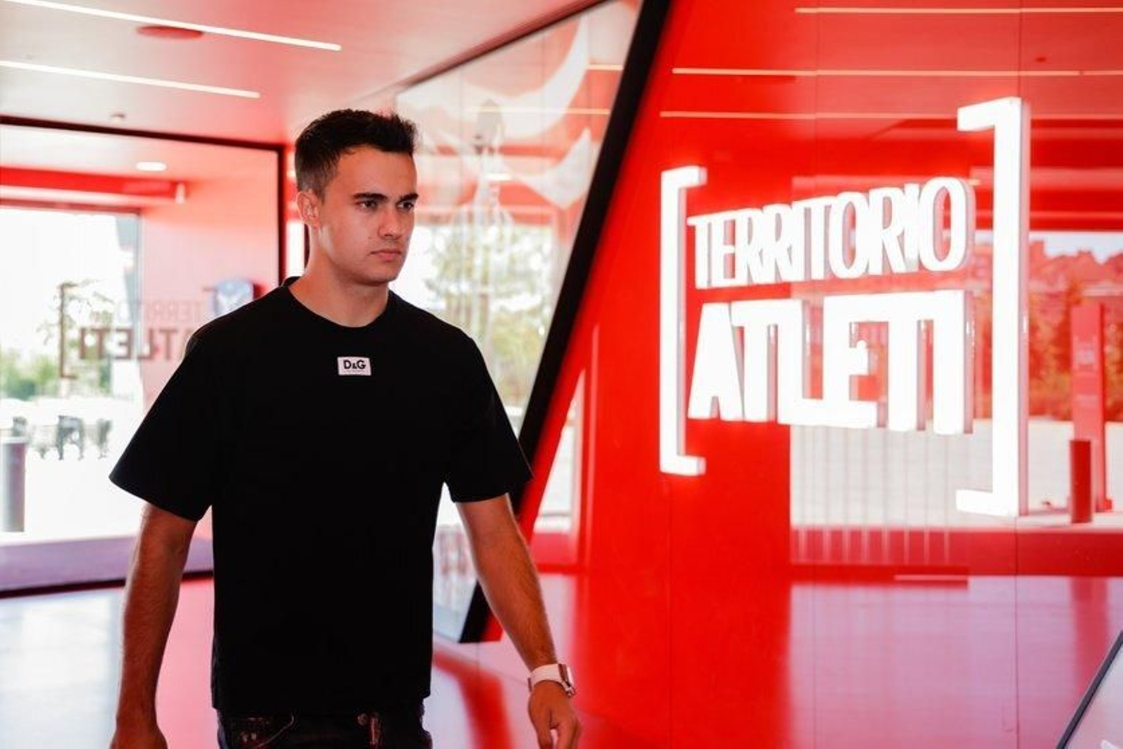 Reguilón aparece por una convocatoria tras sus problemas físicos.