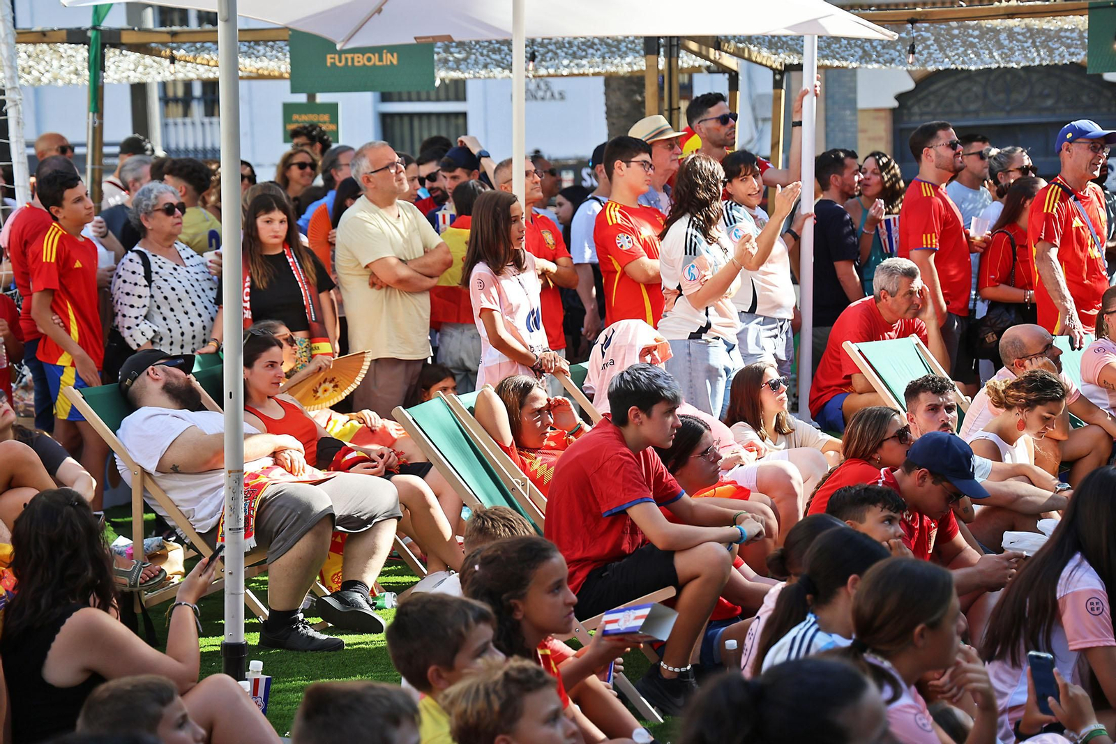 Imágenes de la Fan zone en Huelva de la Final de la Eurocopa entre Inglaterra y España Imágenes de la Fan zone en Huelva de la Final de la Eurocopa entre Inglaterra y España