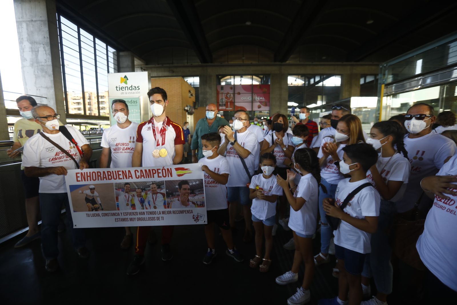 El recibimiento a Alfonso Cabello en Córdoba, en imágenes
