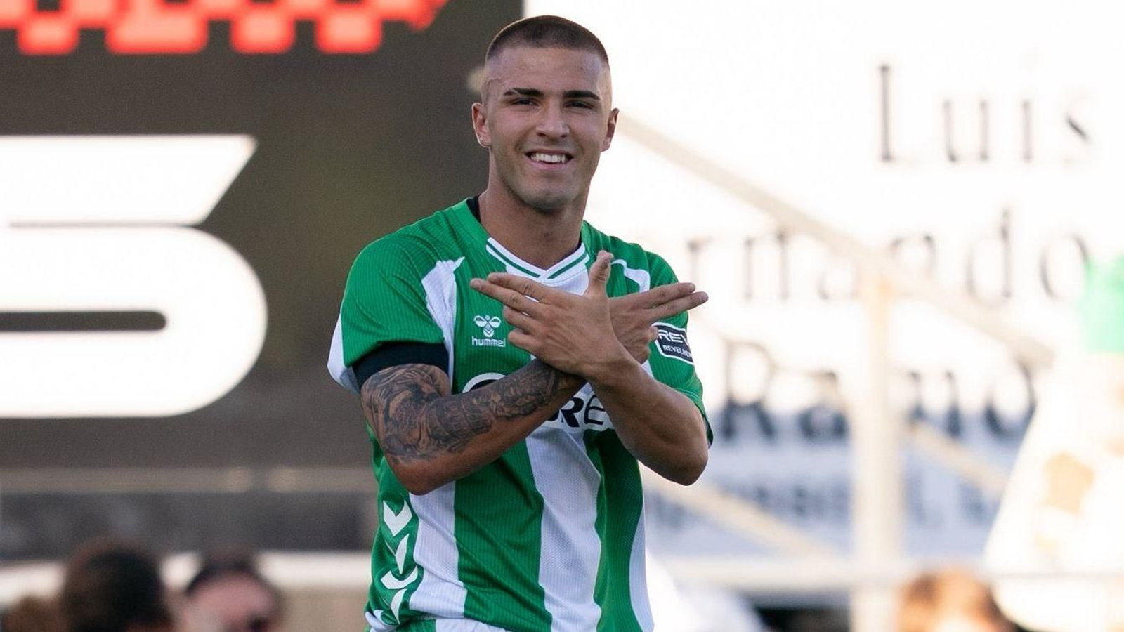 Pablo García celebra su gol en pretemporada con el Betis