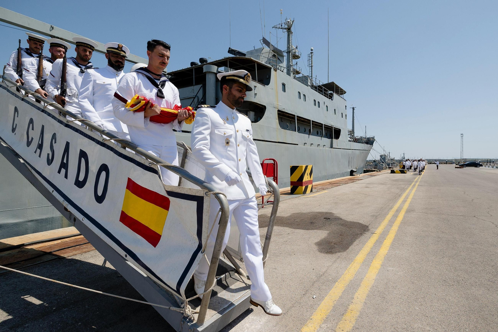 Las imagenes del acto de baja oficial del buque 'Contramaestre Casado' de la Armada