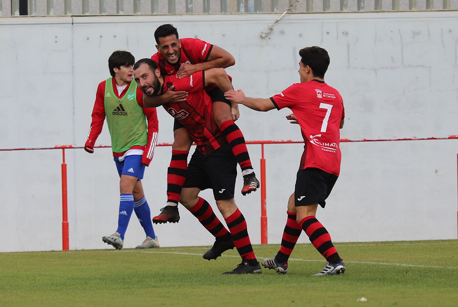 Imágenes del encuentro entre el Cartaya y el atlético Onubense
