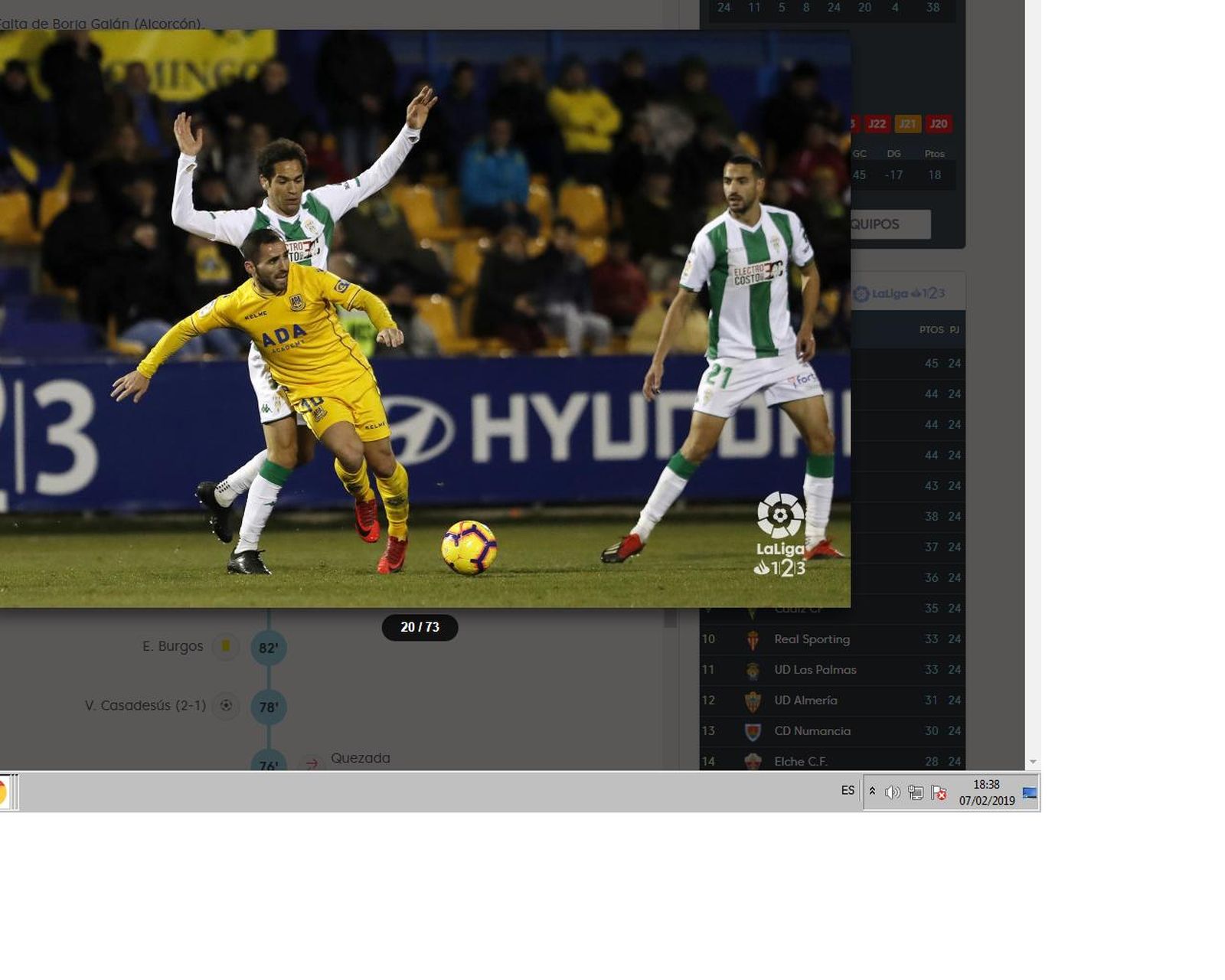 Nono controla ante un rival en el partido contra el Córdoba, el último triunfo del Alcorcón en Liga.