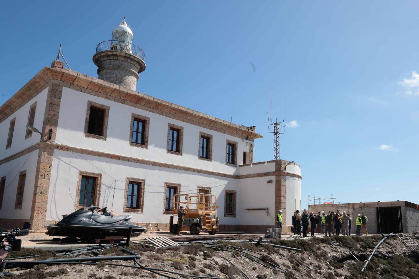 En la isla de Alborán un destacamento de 11 personas permanece durante todo el año.