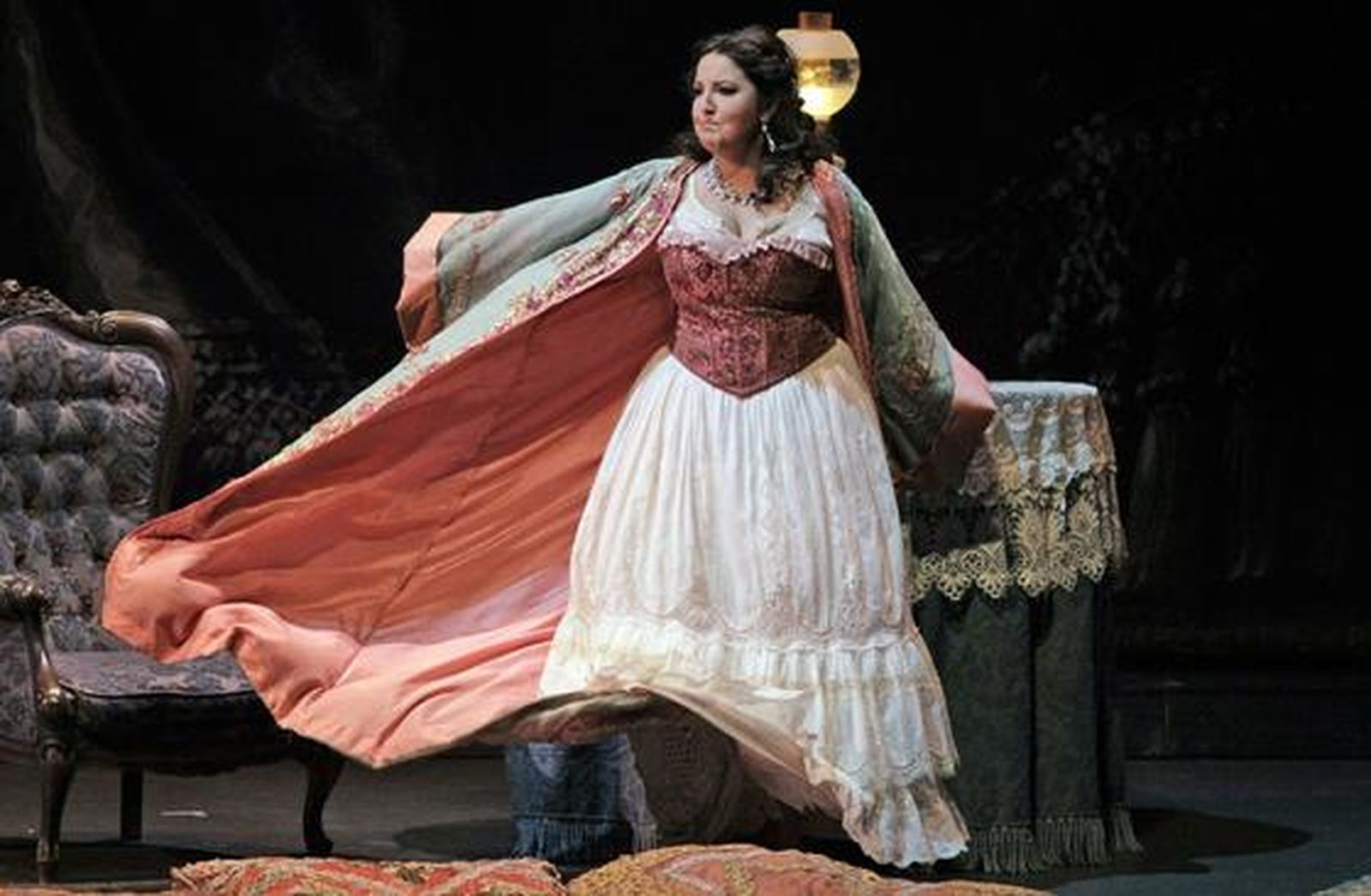 Una imagen del ensayo general de 'La Traviata' en el Teatro de la Maestranza. / Antonio Pizarro

Foto: Antonio Pizarro