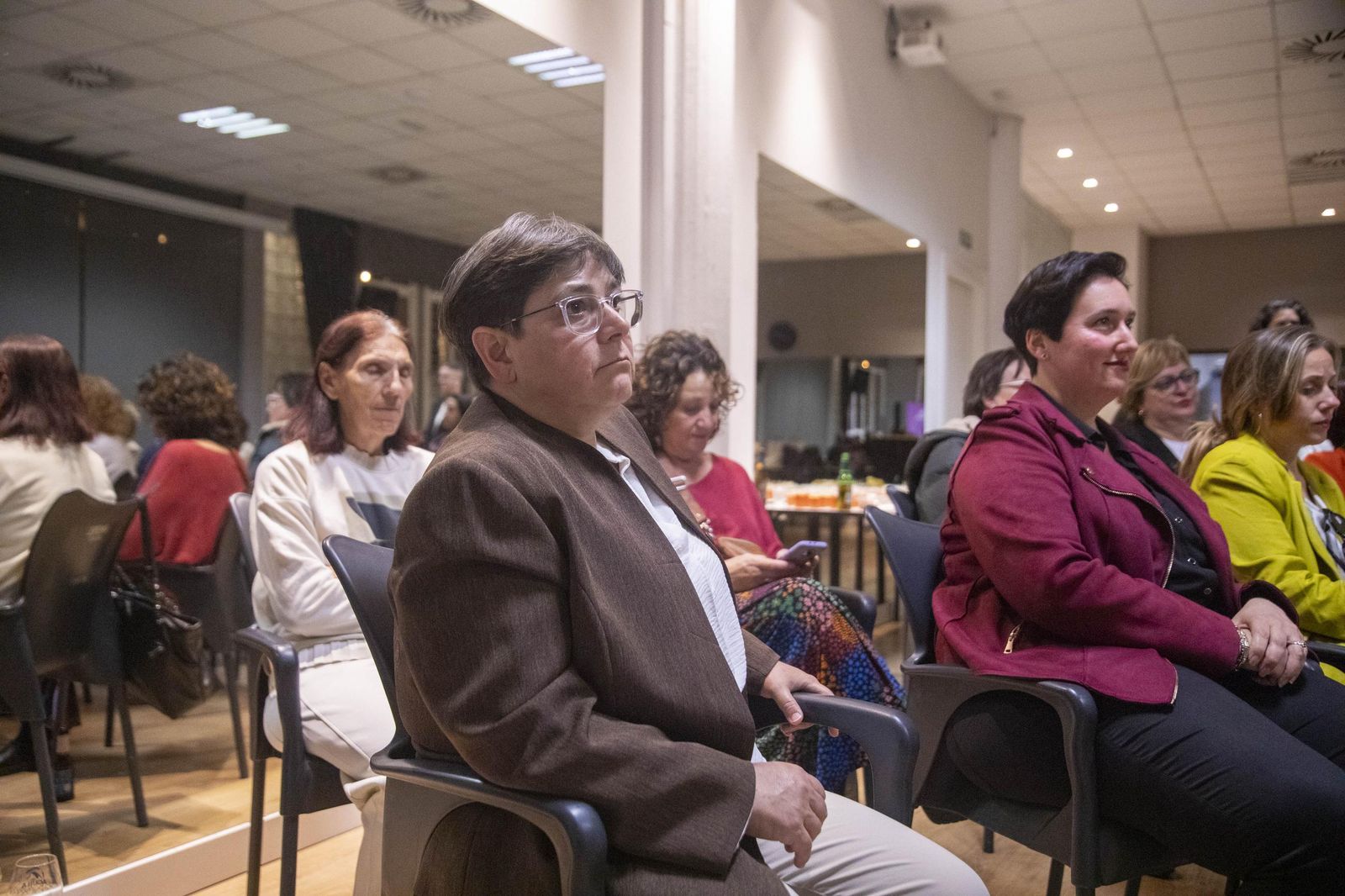 La Plataforma de Acción Feminista en Almería rinde homenaje a las mujeres de la Desbandá con su II Premio ‘Posidonia’ a Loli Sierra, vicepresidenta de la Asociación Memorialista de la Desbandá, en imágenes
