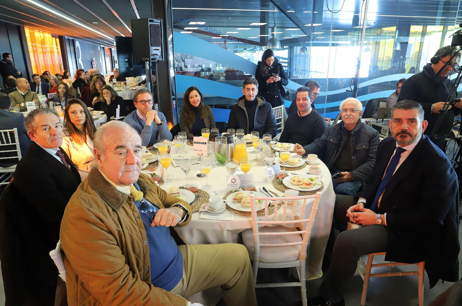 Imágenes de los invitados a la conferencia y desayuno-coloquio con Antonio Sanz en el Foro Joly Andalucía