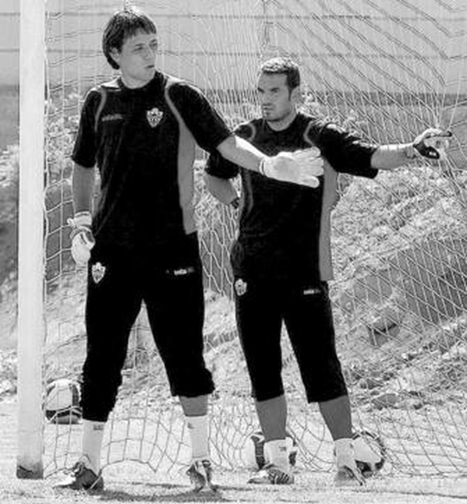Diego Alves junto a su compañero de portería Esteban en un entrenamiento.