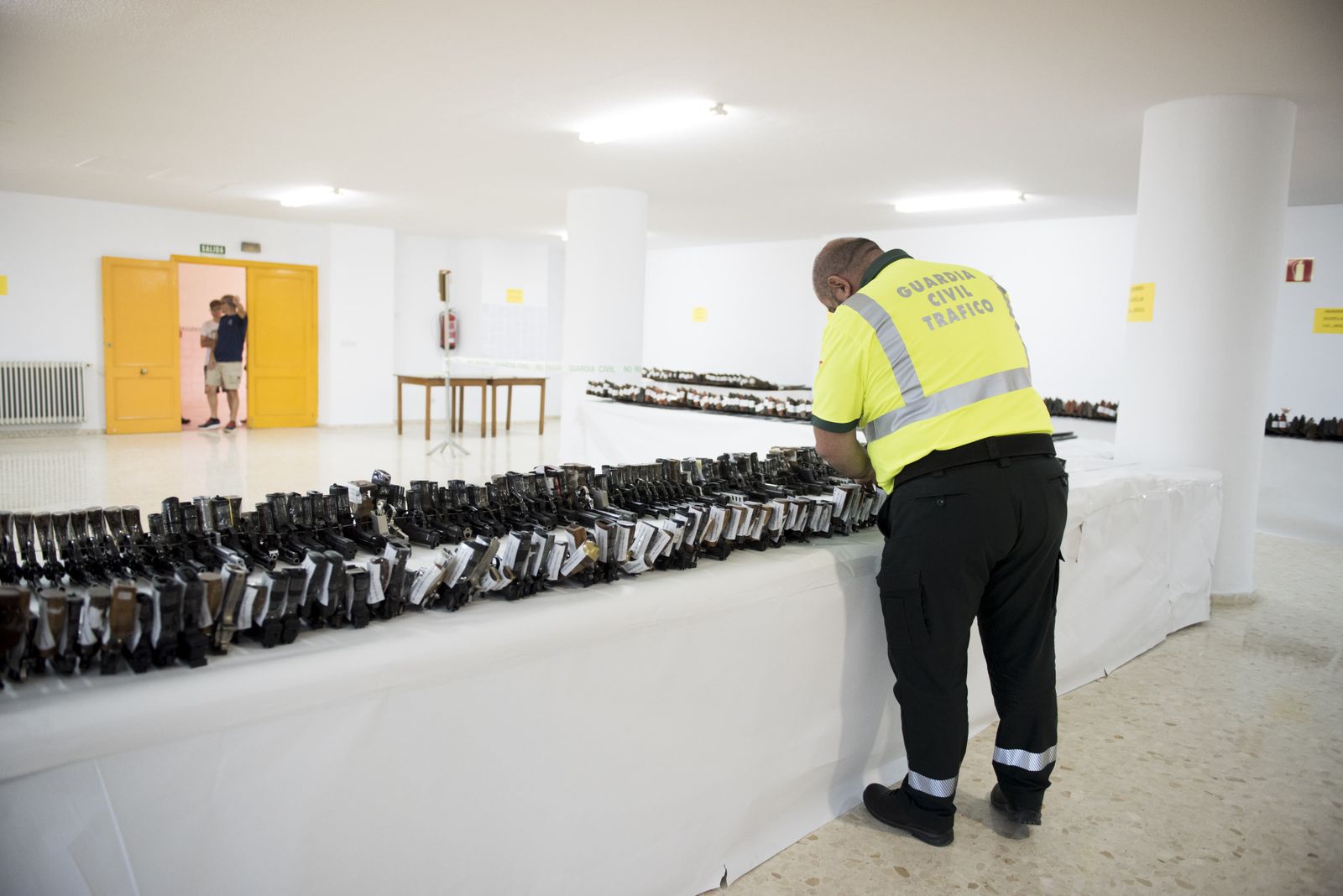 Imágenes de las armas subastadas por la Guardia Civil en Granada