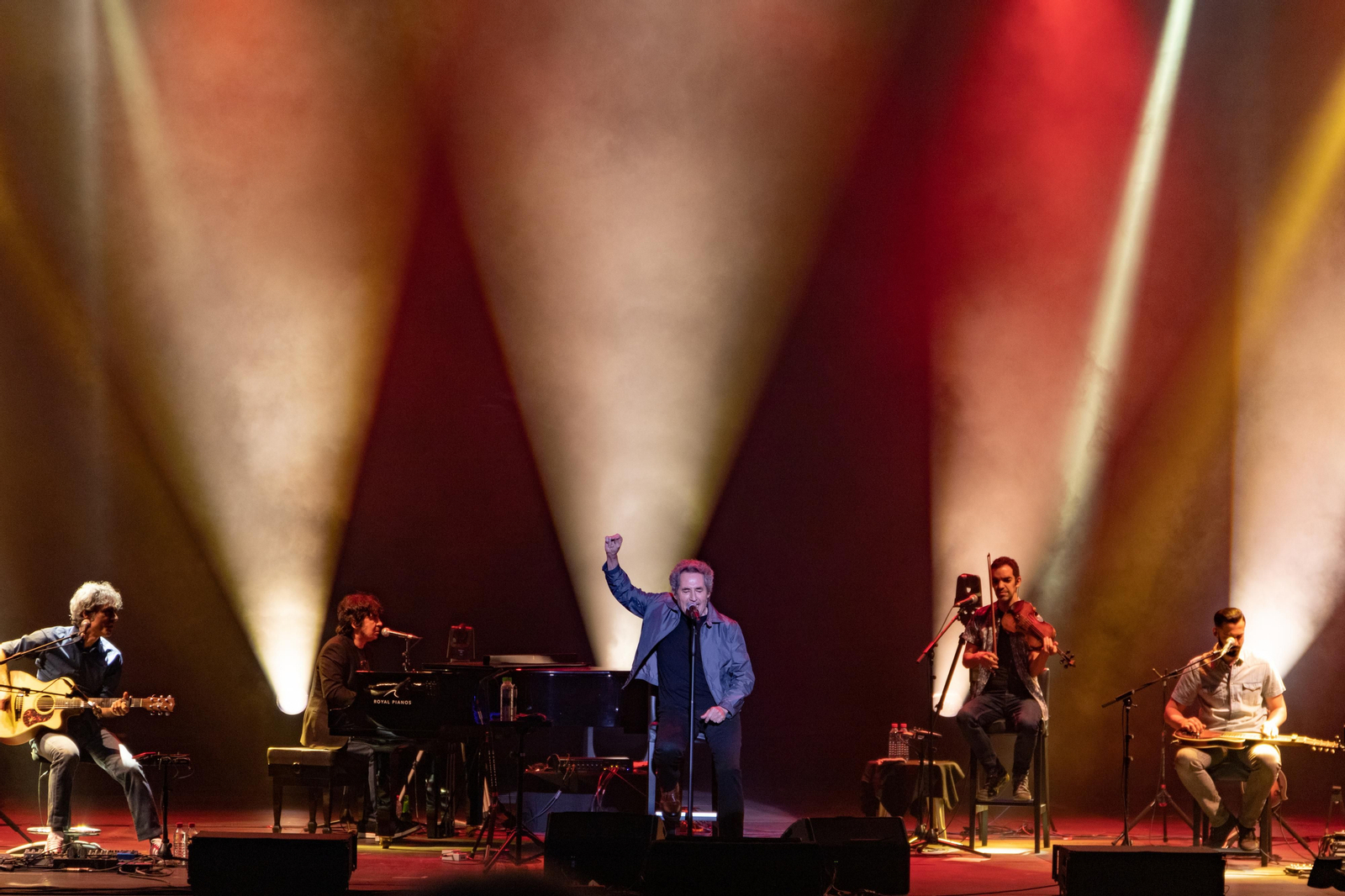 Miguel Rios durante el concierto
