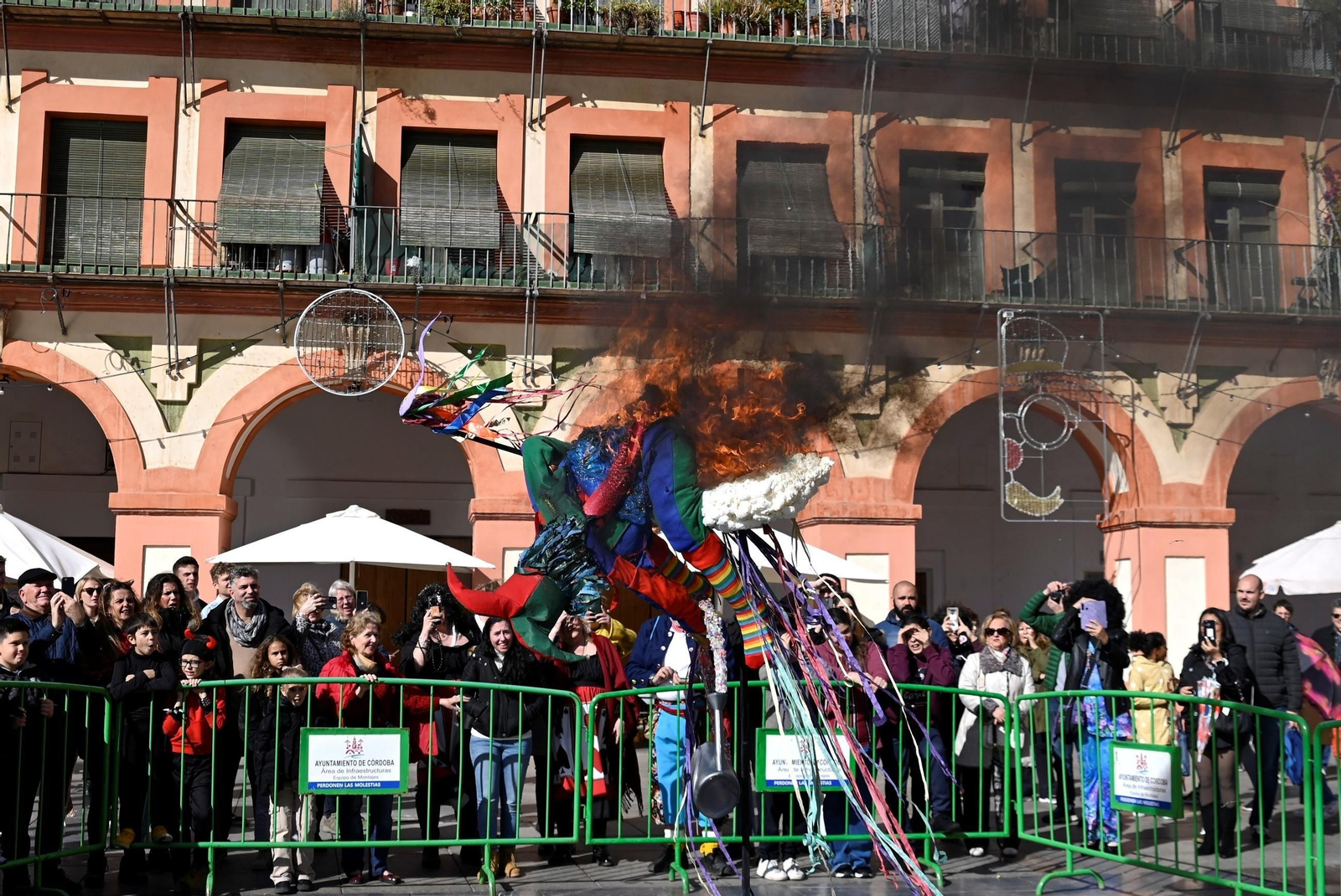 La fiesta del fin del Carnaval de Córdoba y la quema del dios Momo, en imágenes