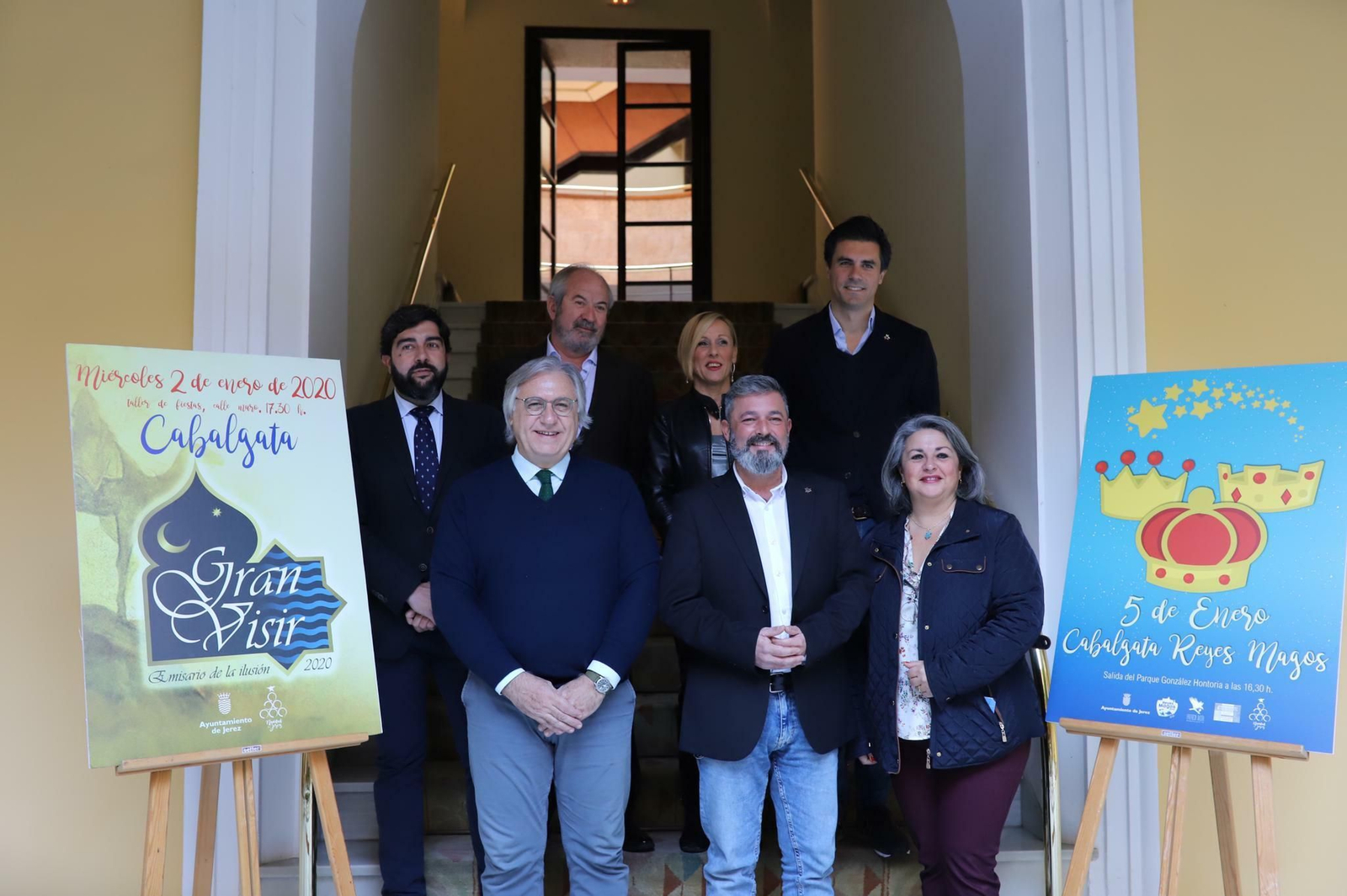 Los tres Reyes Magos de Jerez junto a las autoridades municipales en el Ayuntamiento
