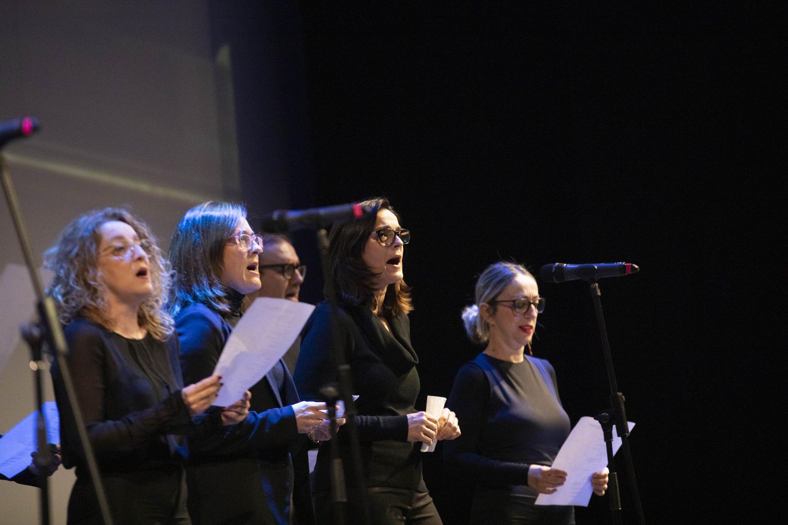El estreno en Almería del largometraje documental "Concha Robles", en imágenes
