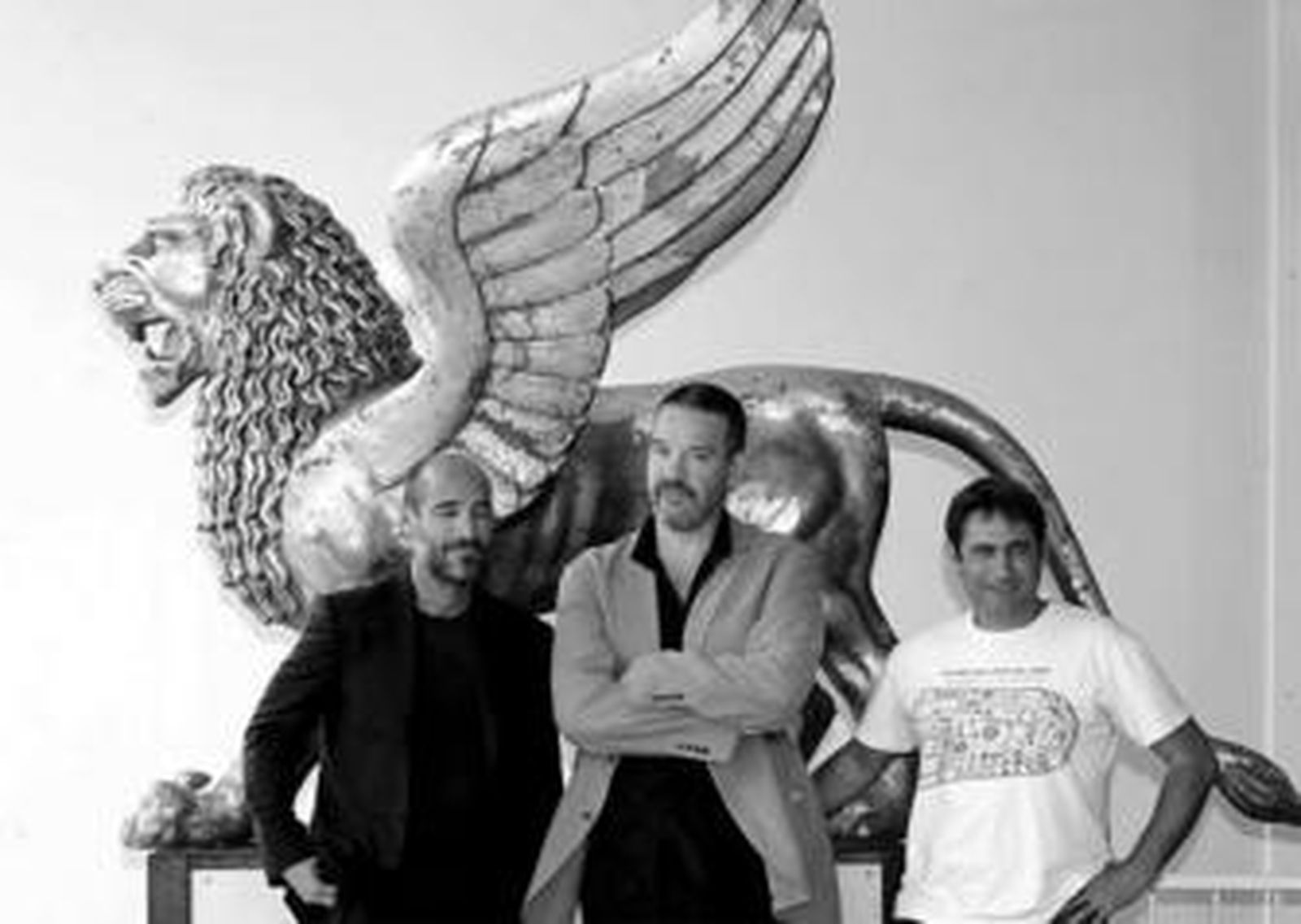 El director Arnaud Des Pallieres (c), el actor español Sergi López (d) y el actor y director Marc Barr (i).