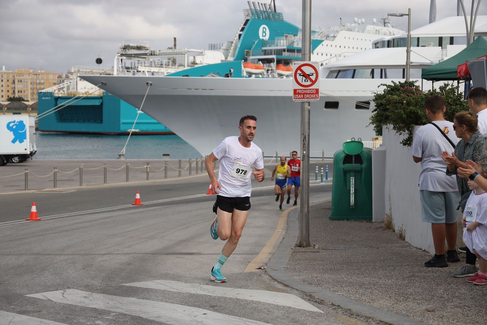 Las fotos de la 3ª carrera solidaria Memorial Vicente Granados en Málaga