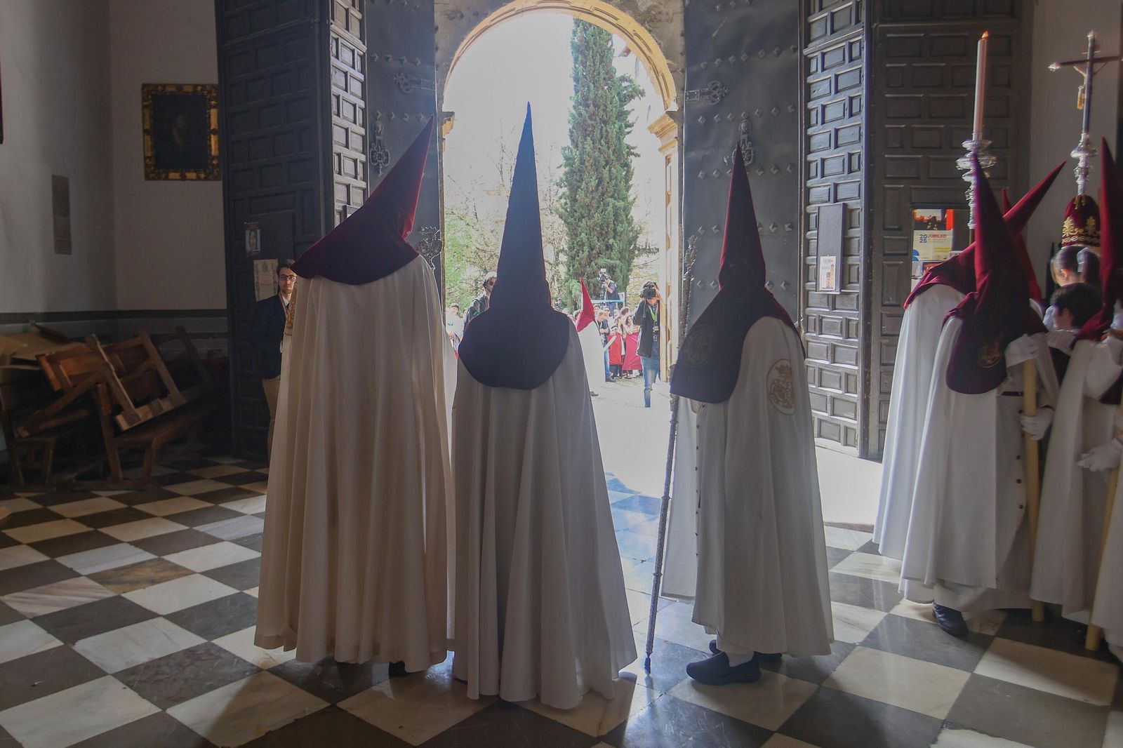 Así vivió Granada la salida de la Hermandad de las Maravillas 2025