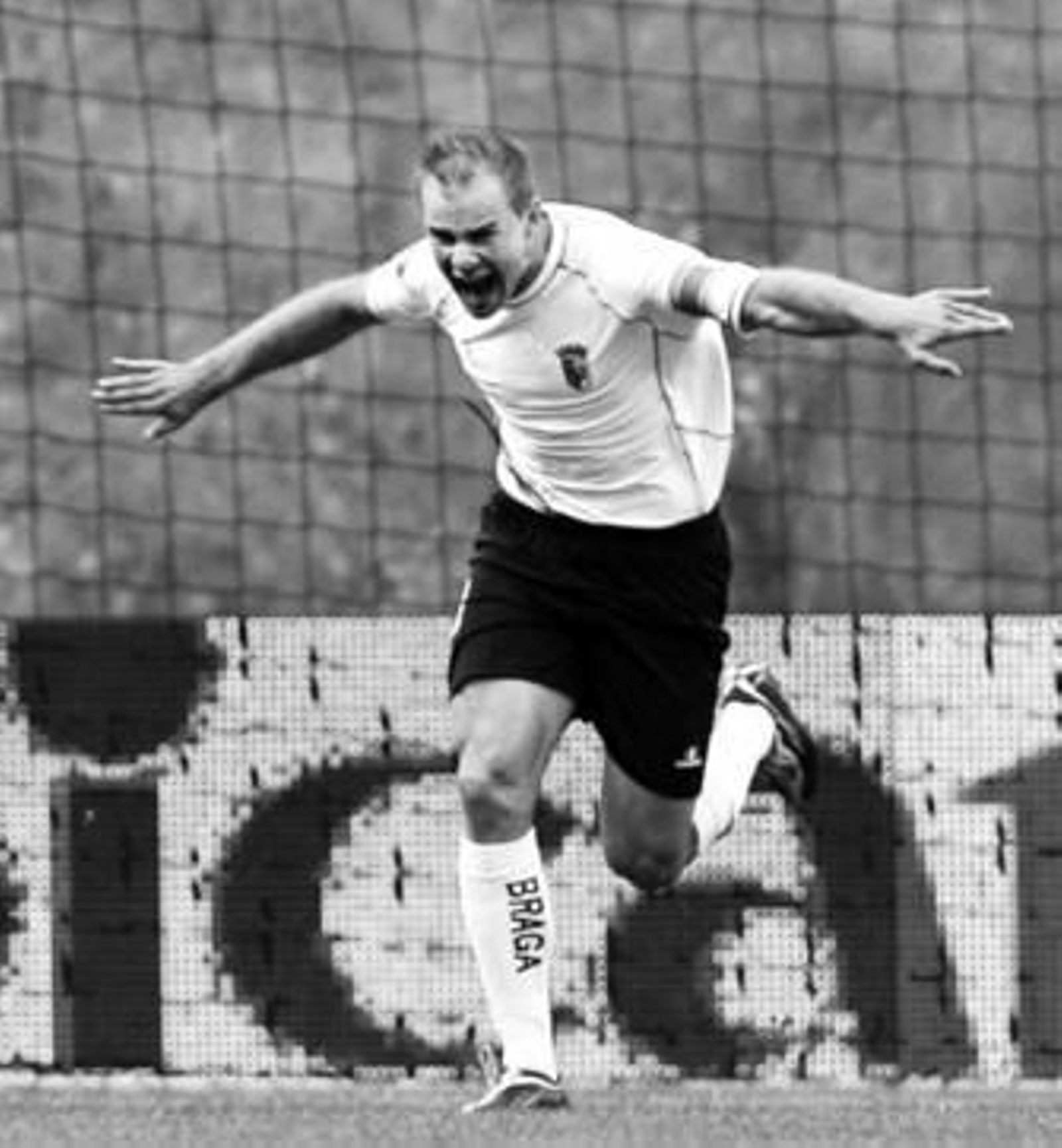 Paulo Jorge celebra un gol frente al Chievo en la Copa de la UEFA la temporada pasada.