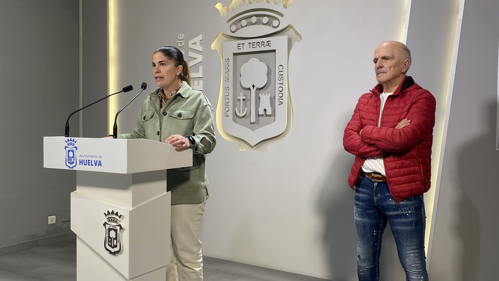 María de la O Rubio y Paco Amate presentan el campus.