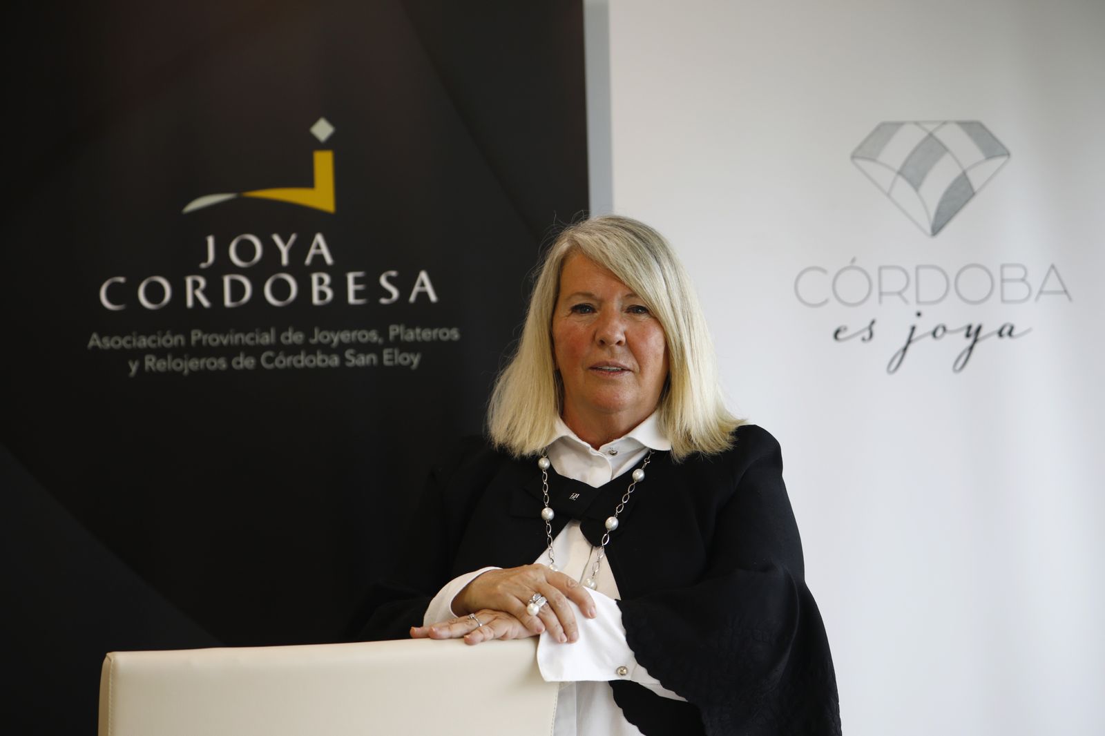 Milagrosa Gómez, en la sede de la Asociación de Joyeros San Eloy de Cordoba.