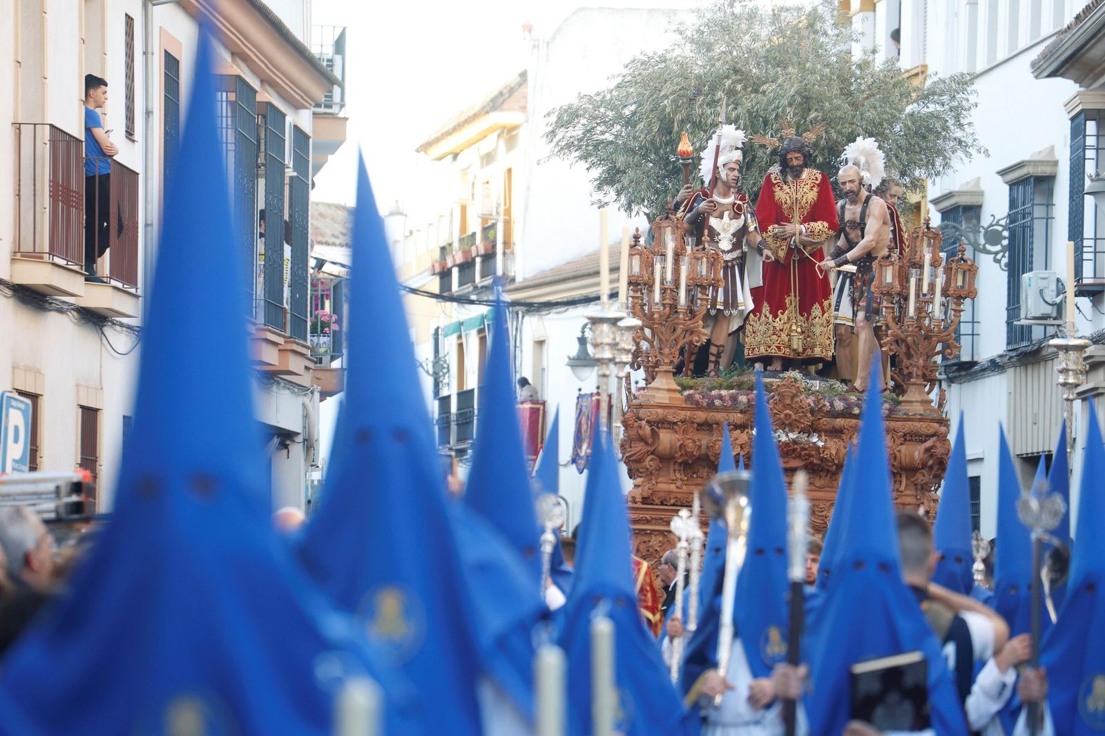 La procesión del Prendimiento en este Martes Santo de Córdoba, en imágenes