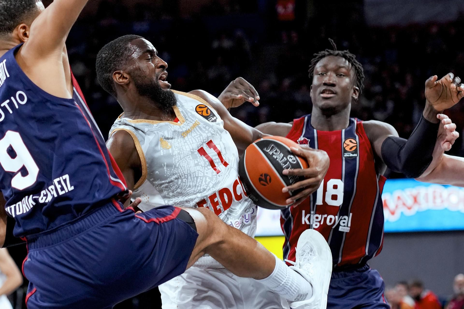 El Baskonia tumba al Mónaco y pone en alerta al Unicaja