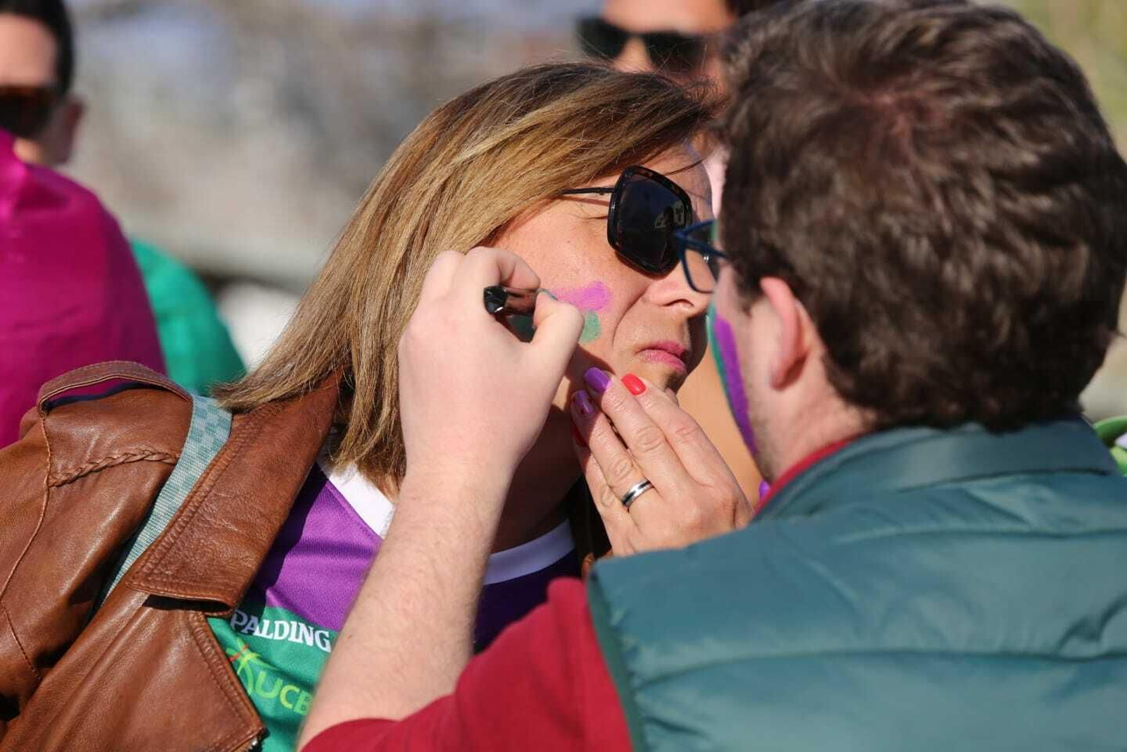 El recibimiento de la afición al Unicaja a su llegada al Martín Carpena para jugar la final de la Copa Del Rey