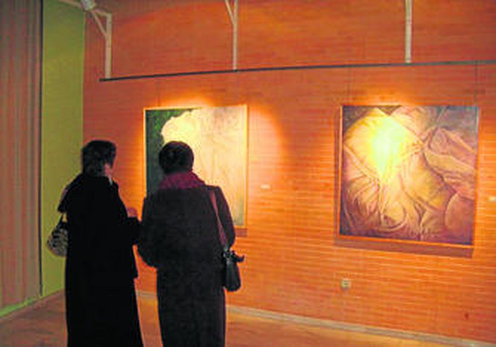 El edificio Multiusos del núcleo aljaraqueño, junto al parque Fausto Arroyo, es el escenario de la muestra.