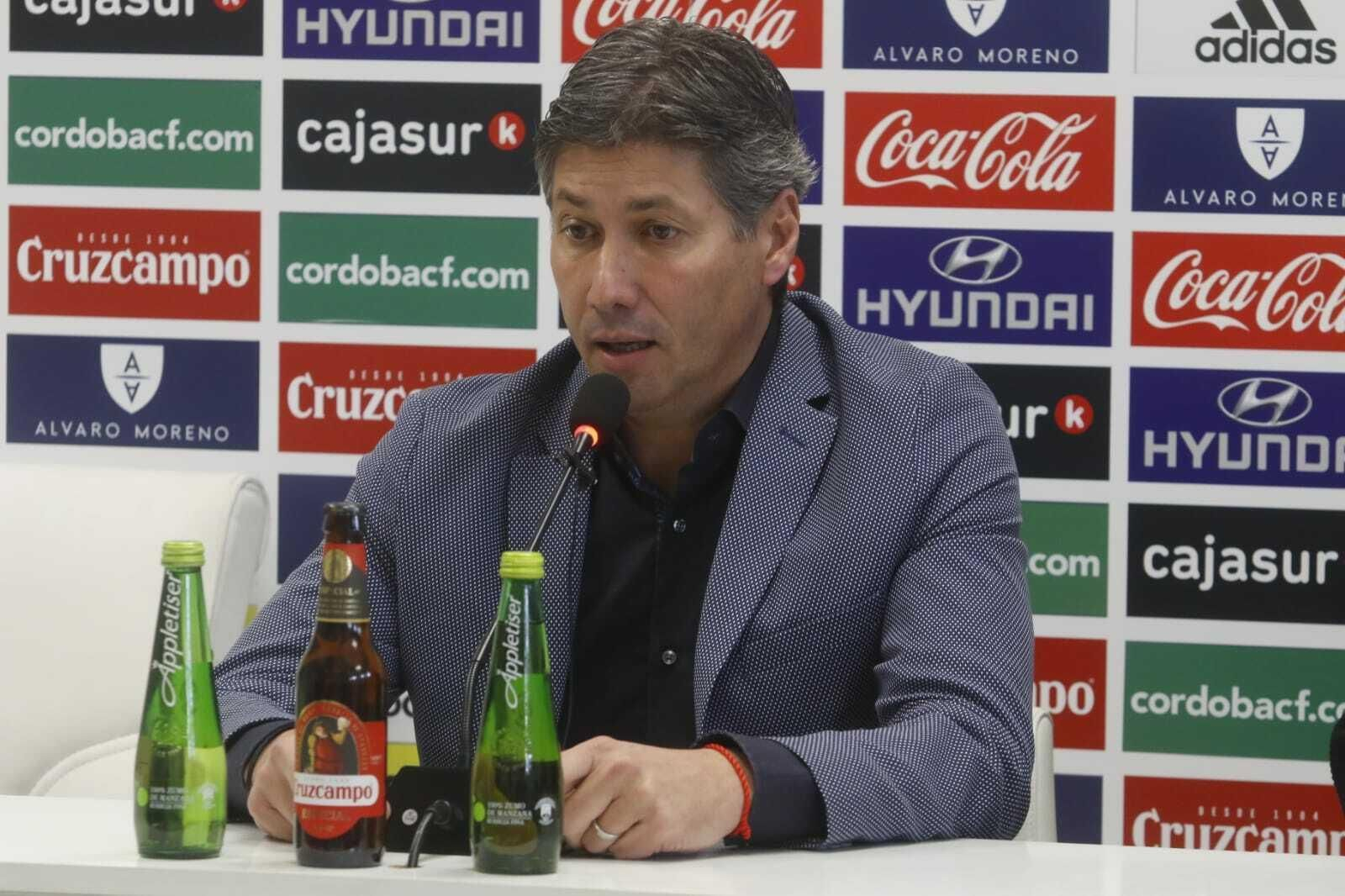 Alfonso Serrano, durante la presentación de Carlos Valverde en El Arcángel.