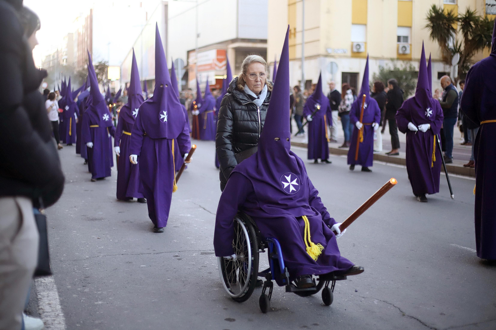 La Hermandad El Nazareno en la madrugá de la Semana Santa de Huelva 2023, en imágenes