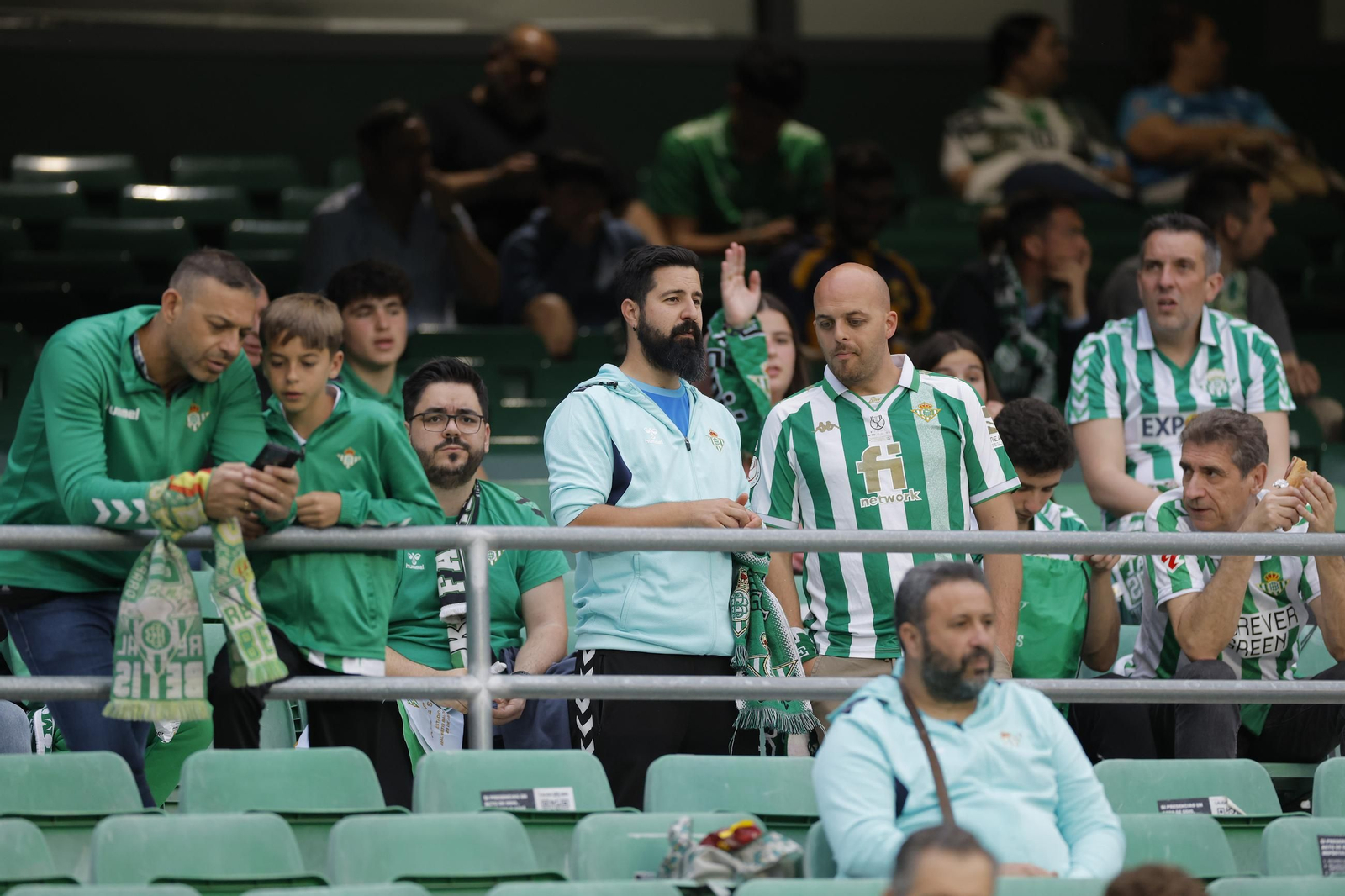 Búscate en las fotos del Betis - Jagiellonia