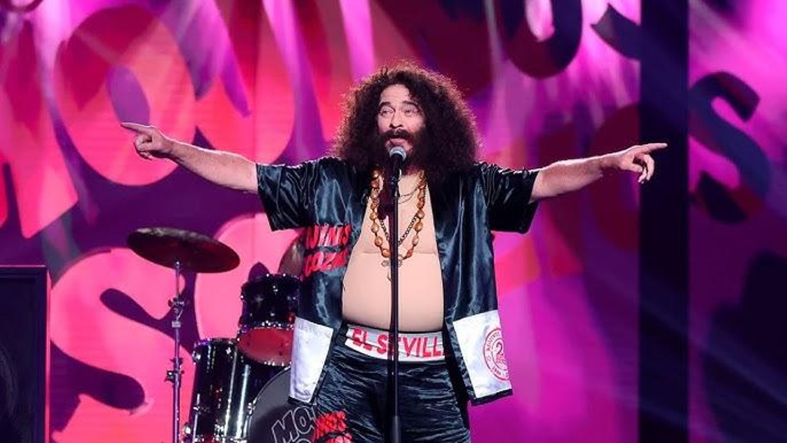 Bertín Osborne como su amigo El Sevila, de Mojinos Escocíos, en 'Tu cara me suena'