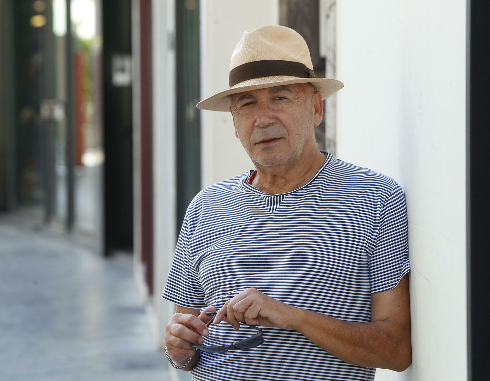 Manolo Cortés en Sevilla, su ciudad natal y a la que regresó tras pasar su juventud en Zúrich.