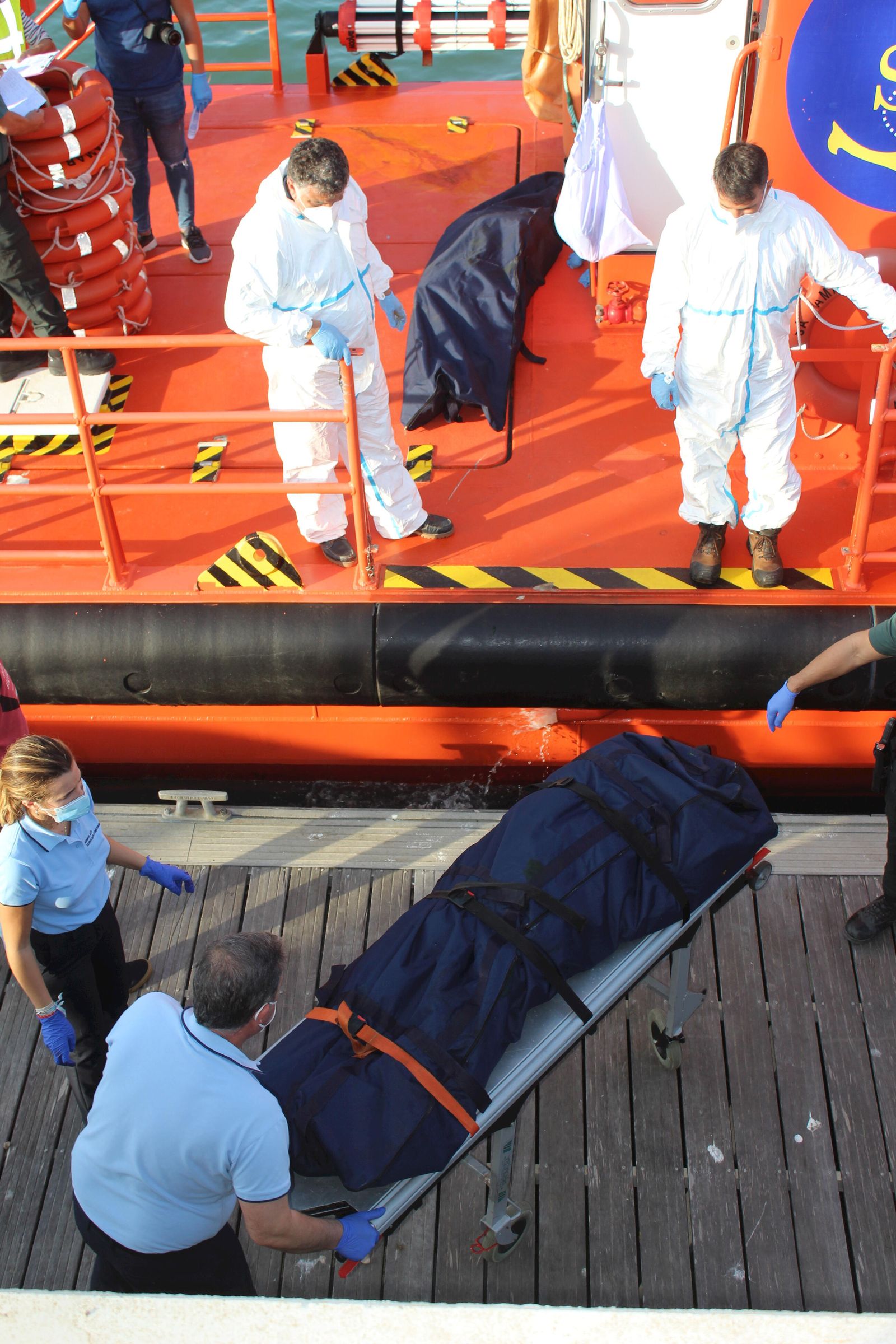 Rescatados dos nuevos cuerpos del naufragio de Trafalgar