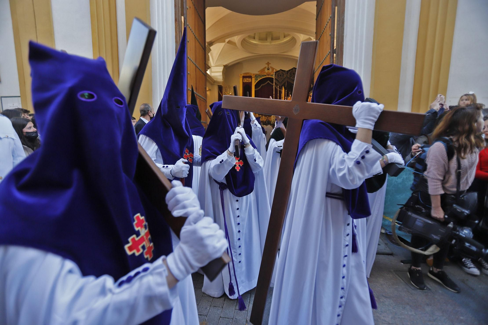 Imágenes de la estación de penitencia de la Hermandad de La Esperanza de Huelva