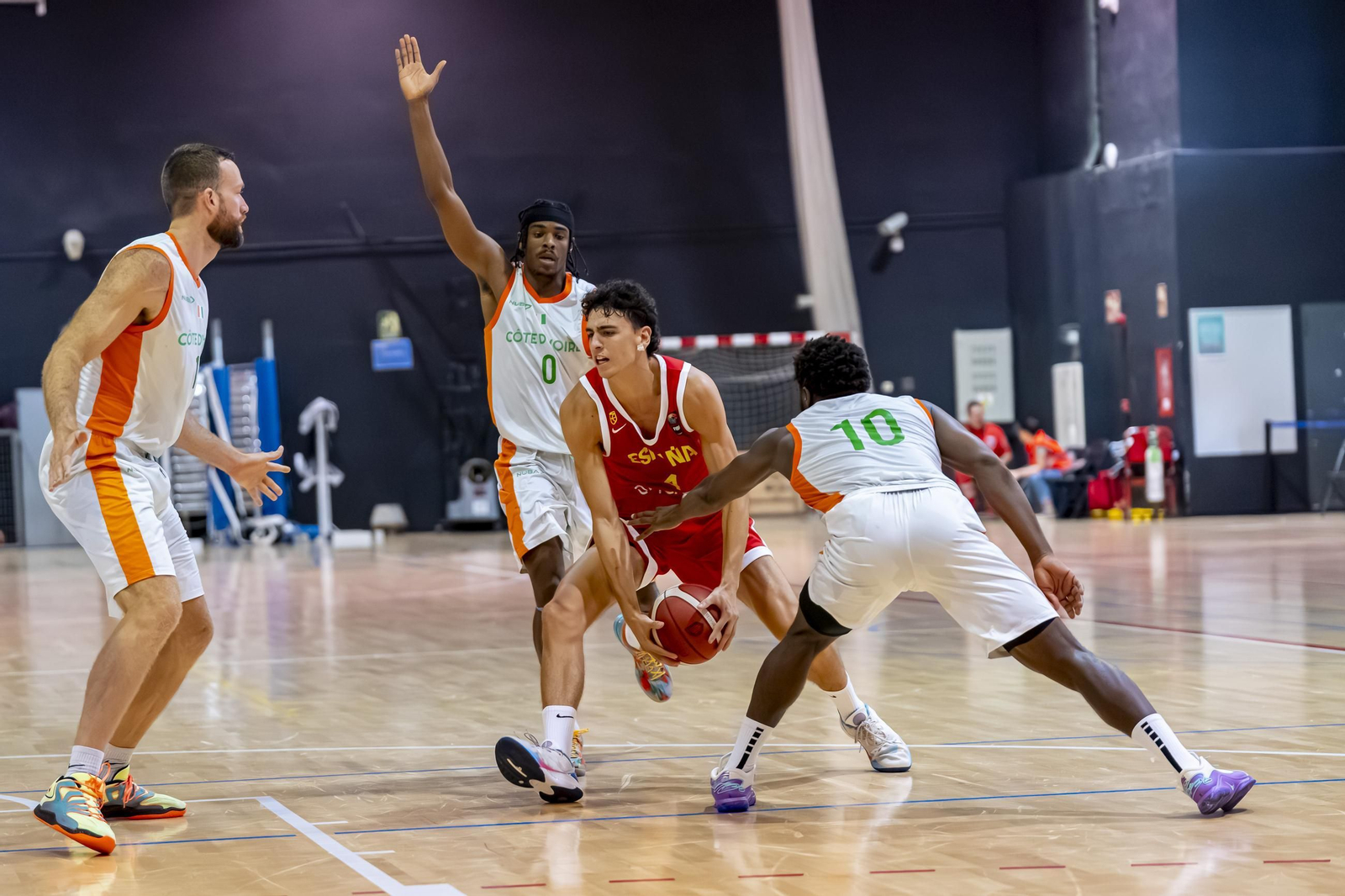 España B, con Álvaro Folgueiras, derrota a Costa de Marfil antes de venir a Málaga