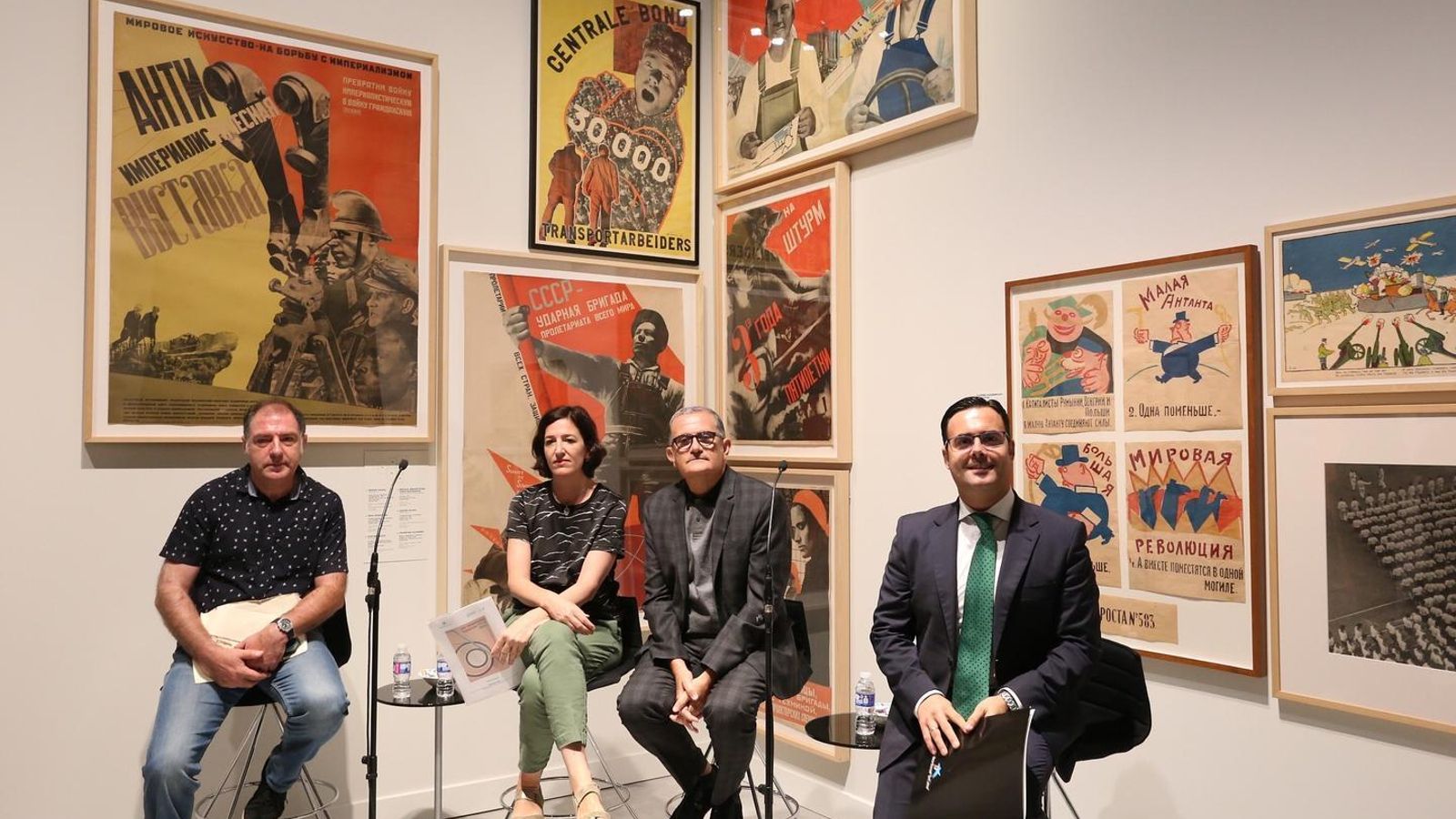 El comisario Josep Salvador, la directora de exposiciones Isabel Salgado, el director del IVAM José Miguel  Cortés y el director de Caixafórum Sevilla, Moisés Roiz.