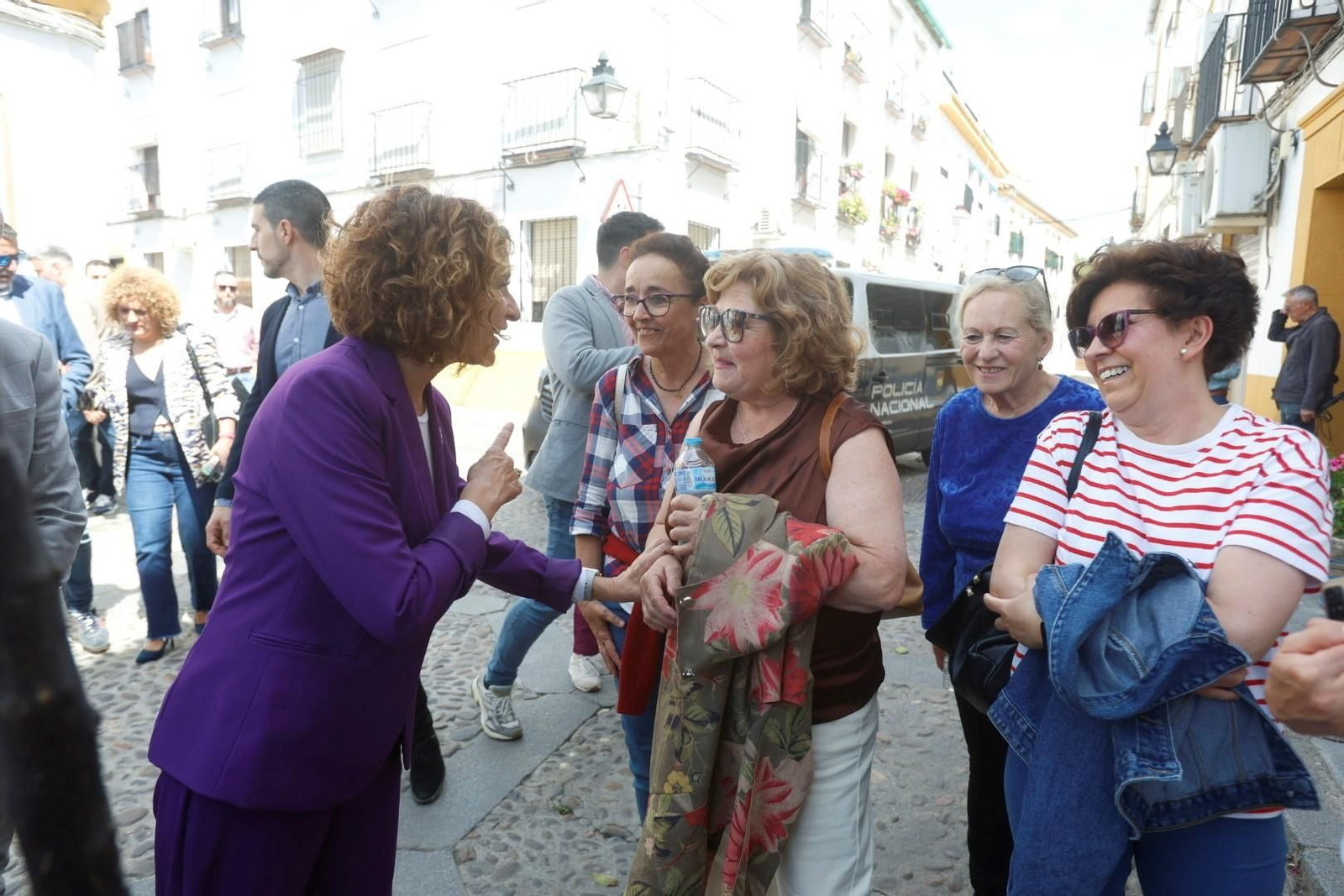 María Jesús Montero visita los patios de Córdoba