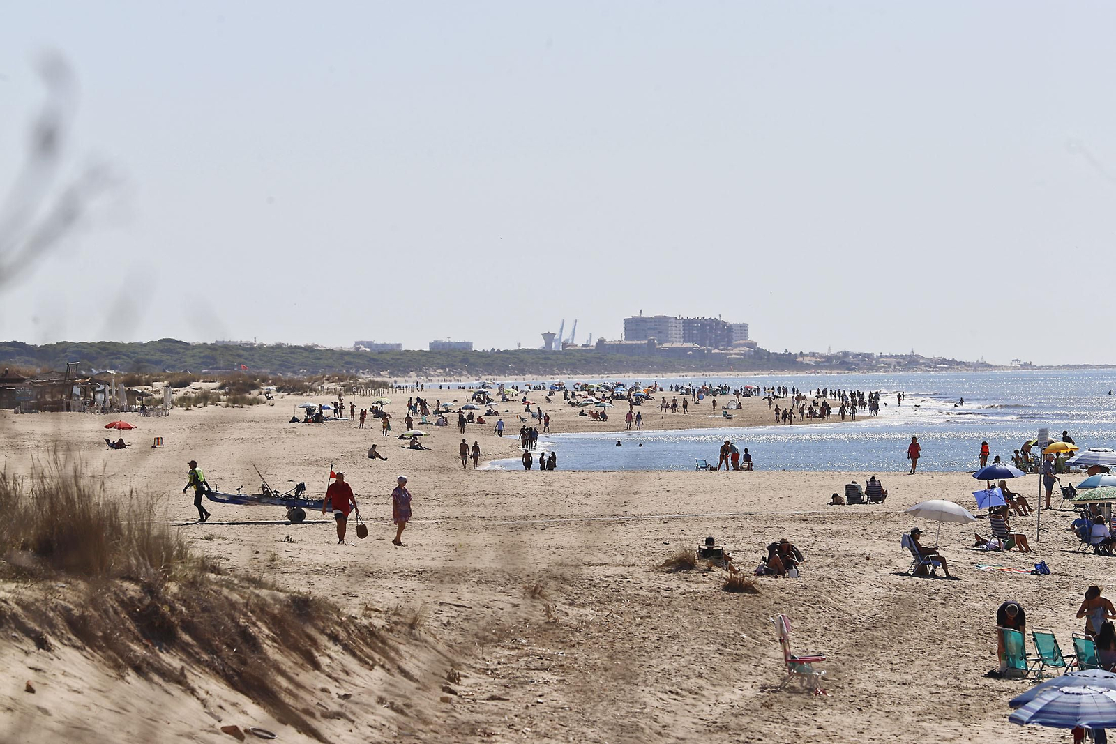 Las playas de Huelva se llenan a finales de septiembre por el buen tiempo