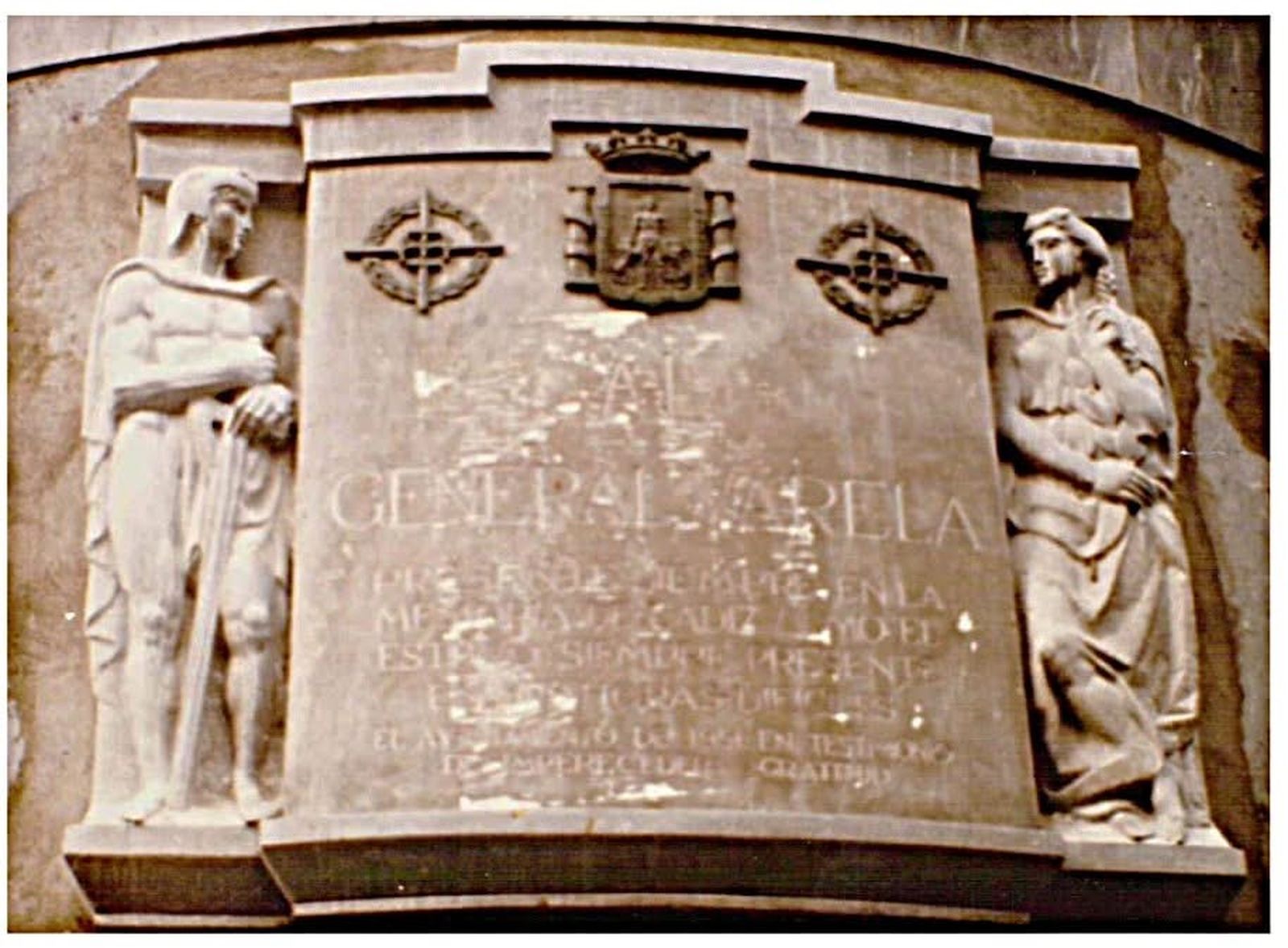 La placa de Varela que estaba en el Palillero