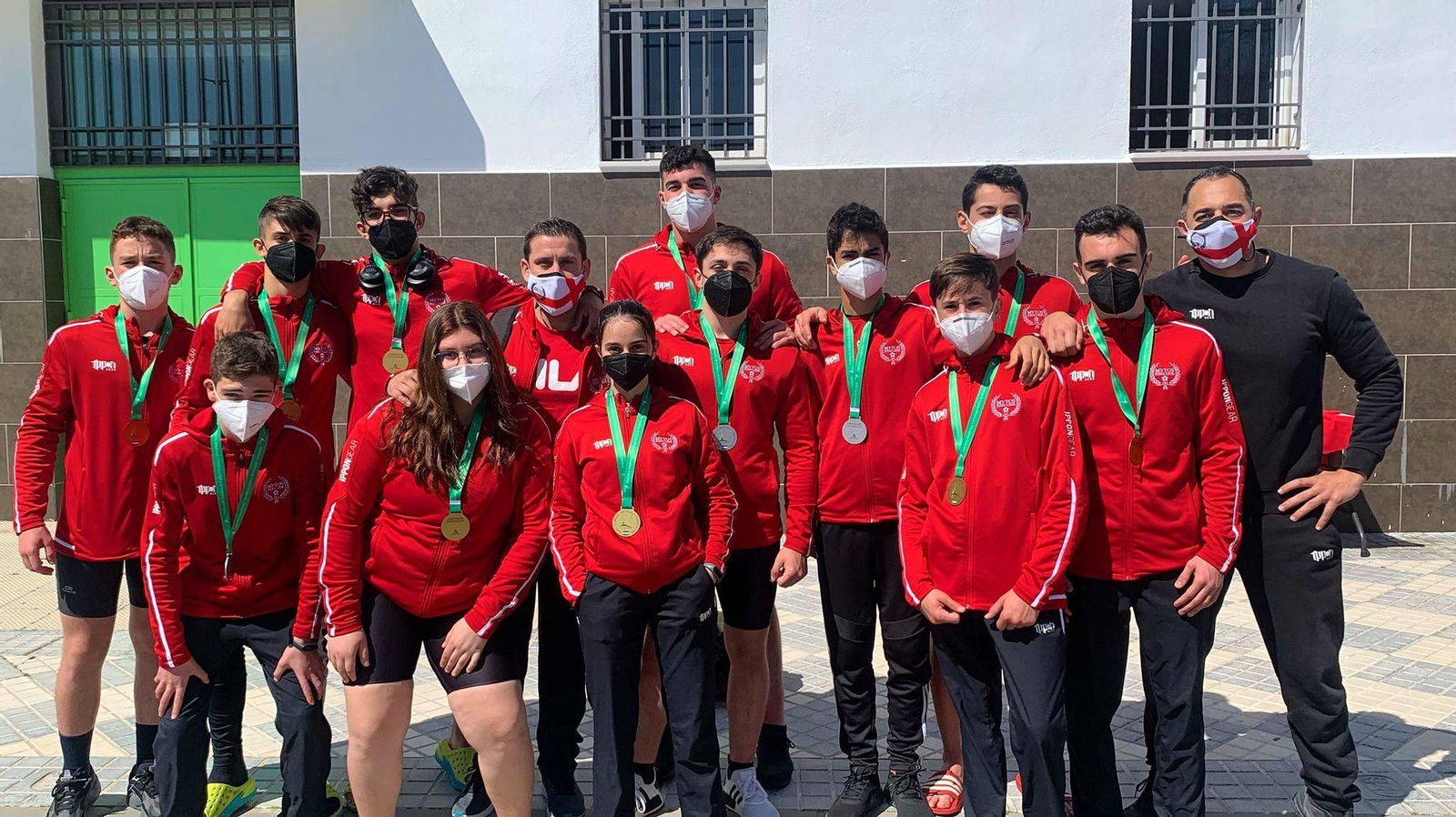 Miembros de la EDM del club Mytos