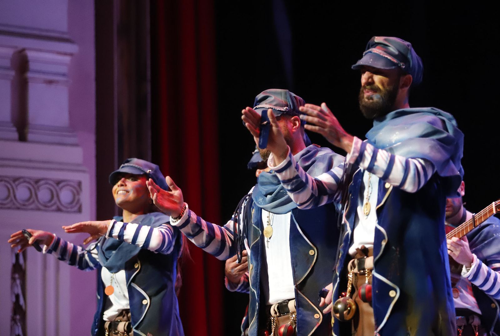 Imágenes de la actuación de la comparsa de Alcalá de Guadaíra Padre Nuestro en el Carnaval Colombino