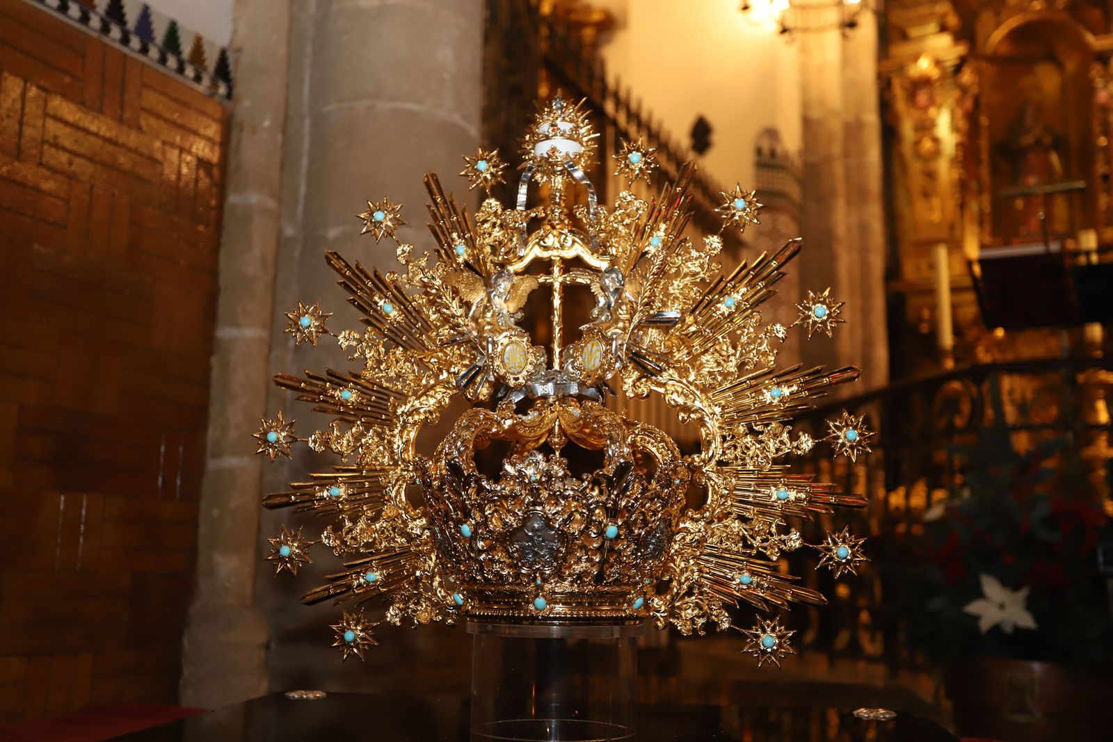 Bendecida la nueva corona de Nuestra Señora de los Ángeles