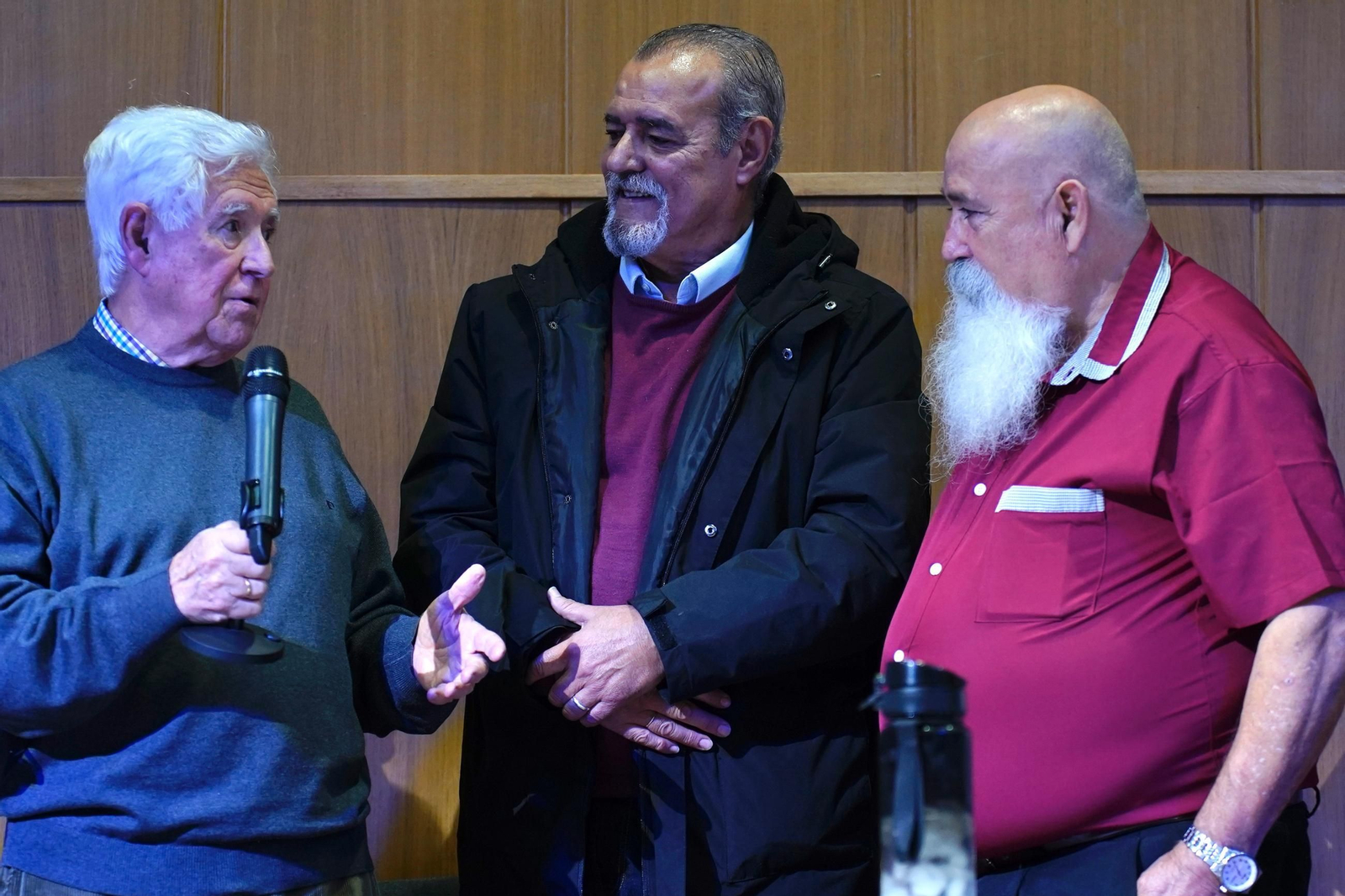 Fotos de la entrega del premio Ateneo José Román de Algeciras 2025 a Juan Moya Fotos de la entrega del premio Ateneo José Román de Algeciras 2025 a Juan Moya
